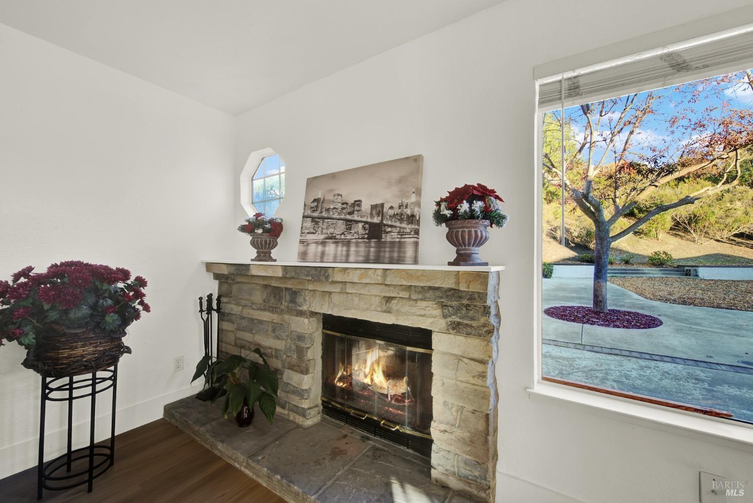 Detail Gallery Image 13 of 90 For 573 Britannia Dr, Vallejo,  CA 94591 - 3 Beds | 2/1 Baths