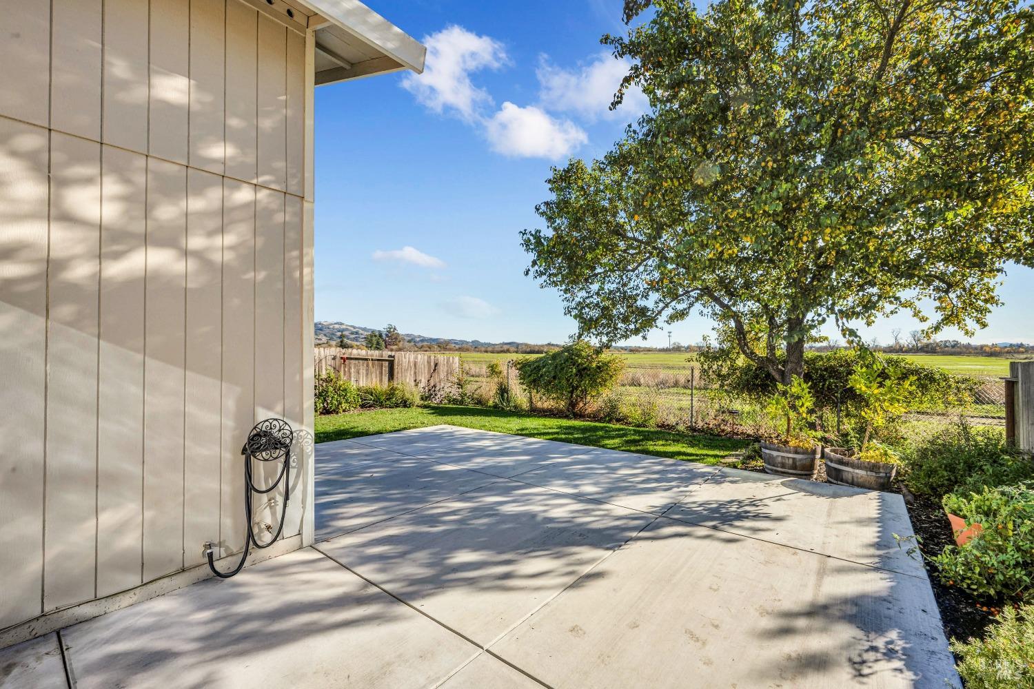 Detail Gallery Image 22 of 26 For 1535 Gretchen Ct, Rohnert Park,  CA 94928 - 3 Beds | 2 Baths