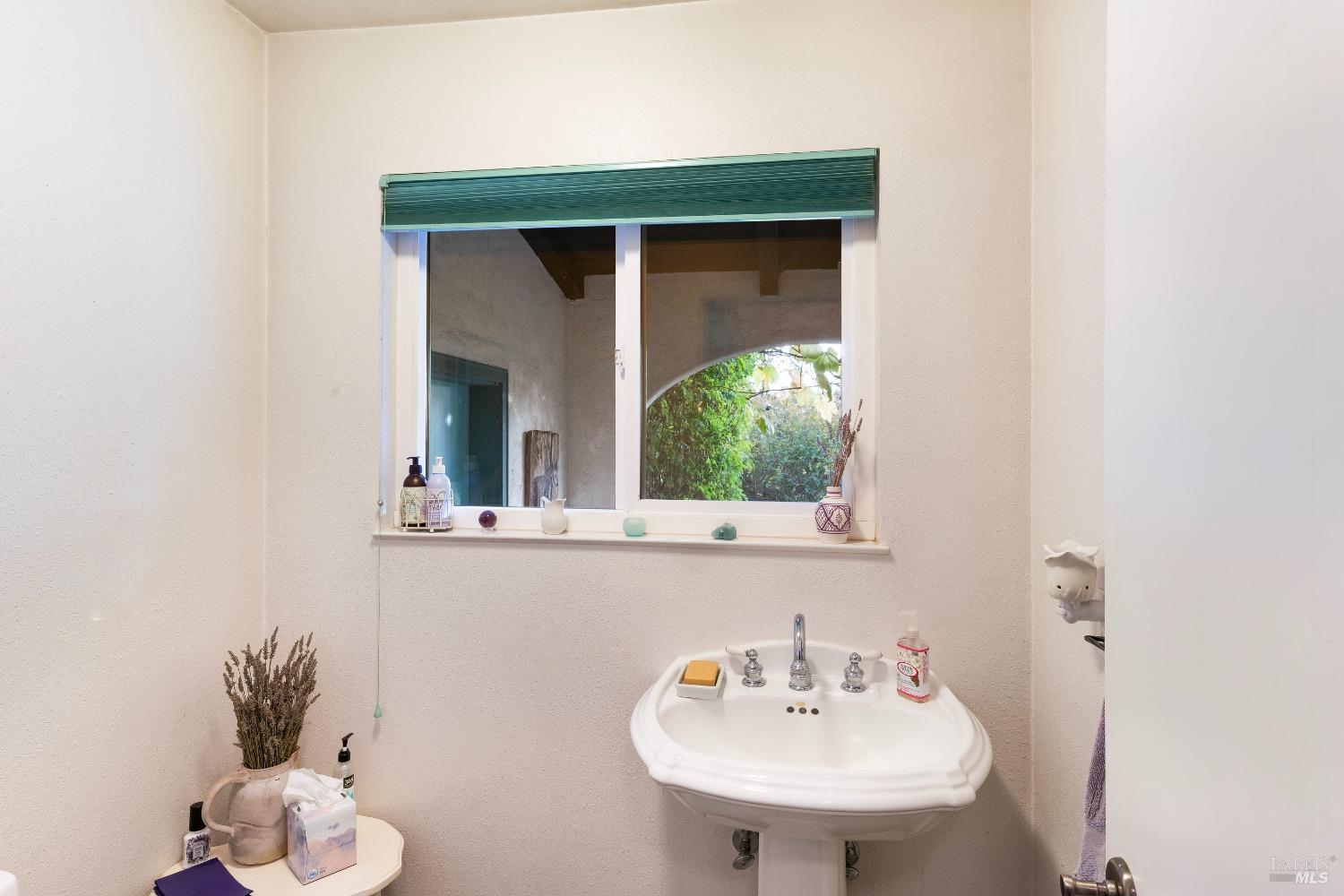 Detail Gallery Image 26 of 91 For 5625 Occidental Rd, Santa Rosa,  CA 95401 - 3 Beds | 2/1 Baths