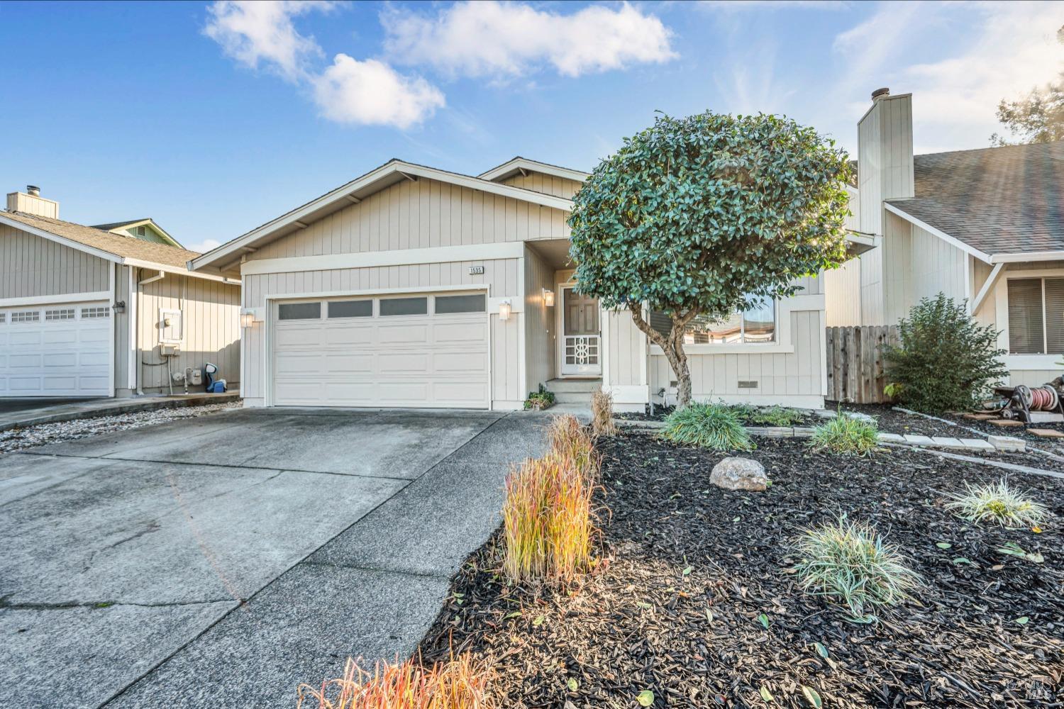 Detail Gallery Image 2 of 26 For 1535 Gretchen Ct, Rohnert Park,  CA 94928 - 3 Beds | 2 Baths