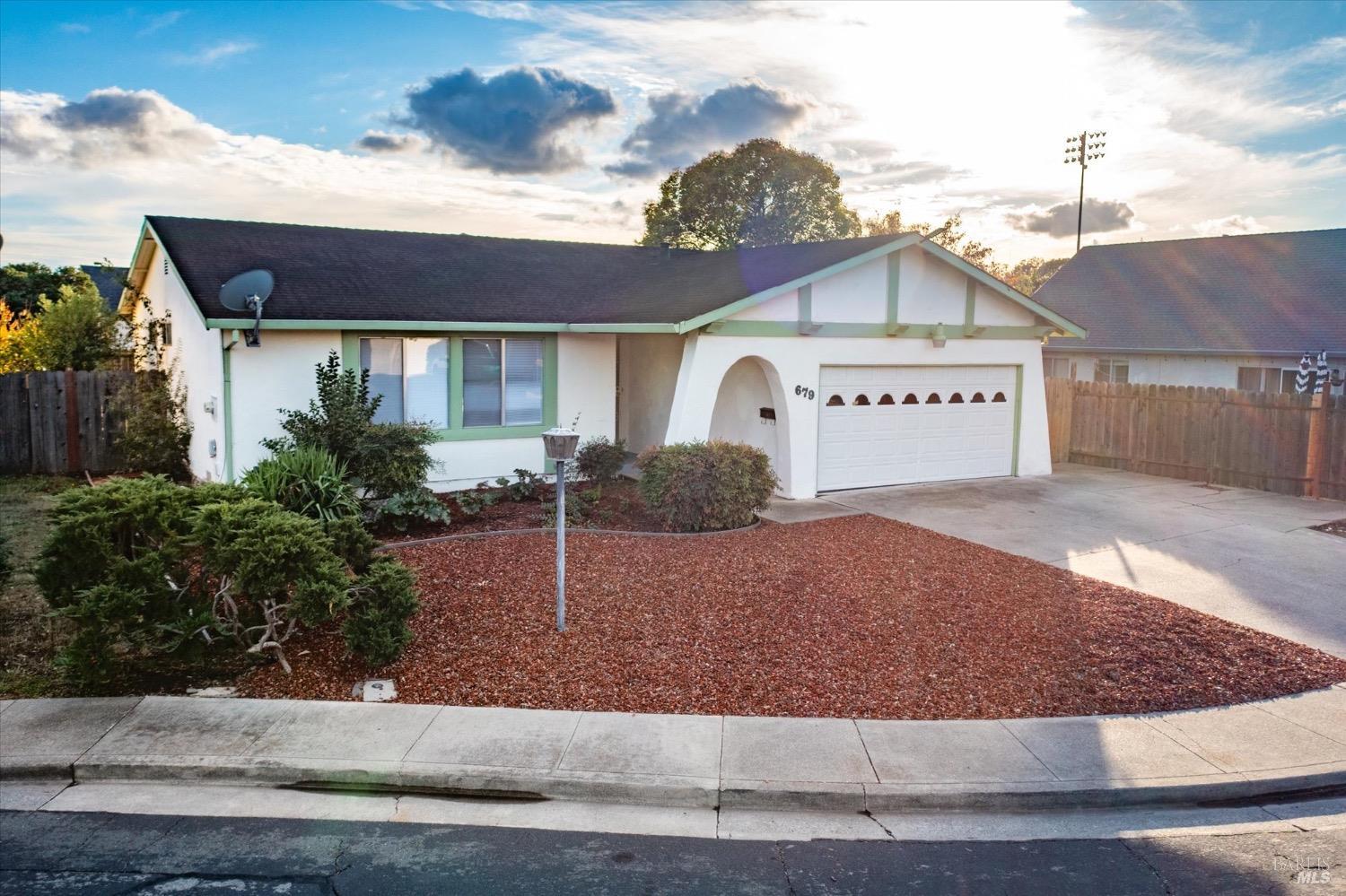 Detail Gallery Image 3 of 50 For 679 Devon Ct, Fairfield,  CA 94533 - 3 Beds | 2 Baths