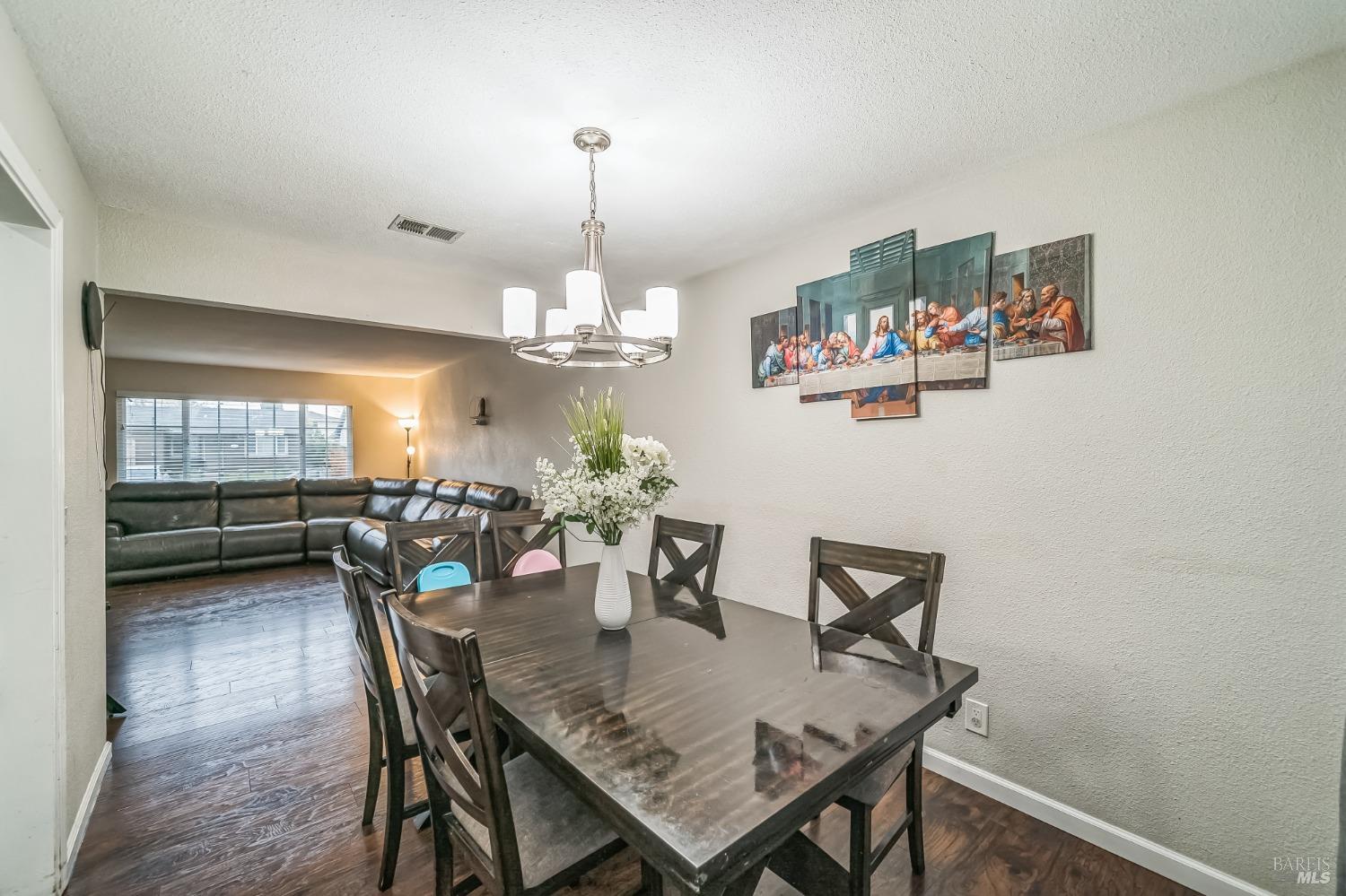 Detail Gallery Image 14 of 25 For 406 Cinnamon Way, Suisun City,  CA 94585 - 4 Beds | 2/1 Baths