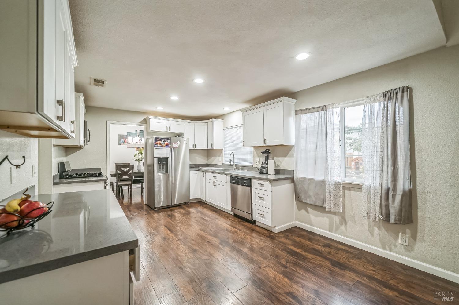 Detail Gallery Image 9 of 25 For 406 Cinnamon Way, Suisun City,  CA 94585 - 4 Beds | 2/1 Baths