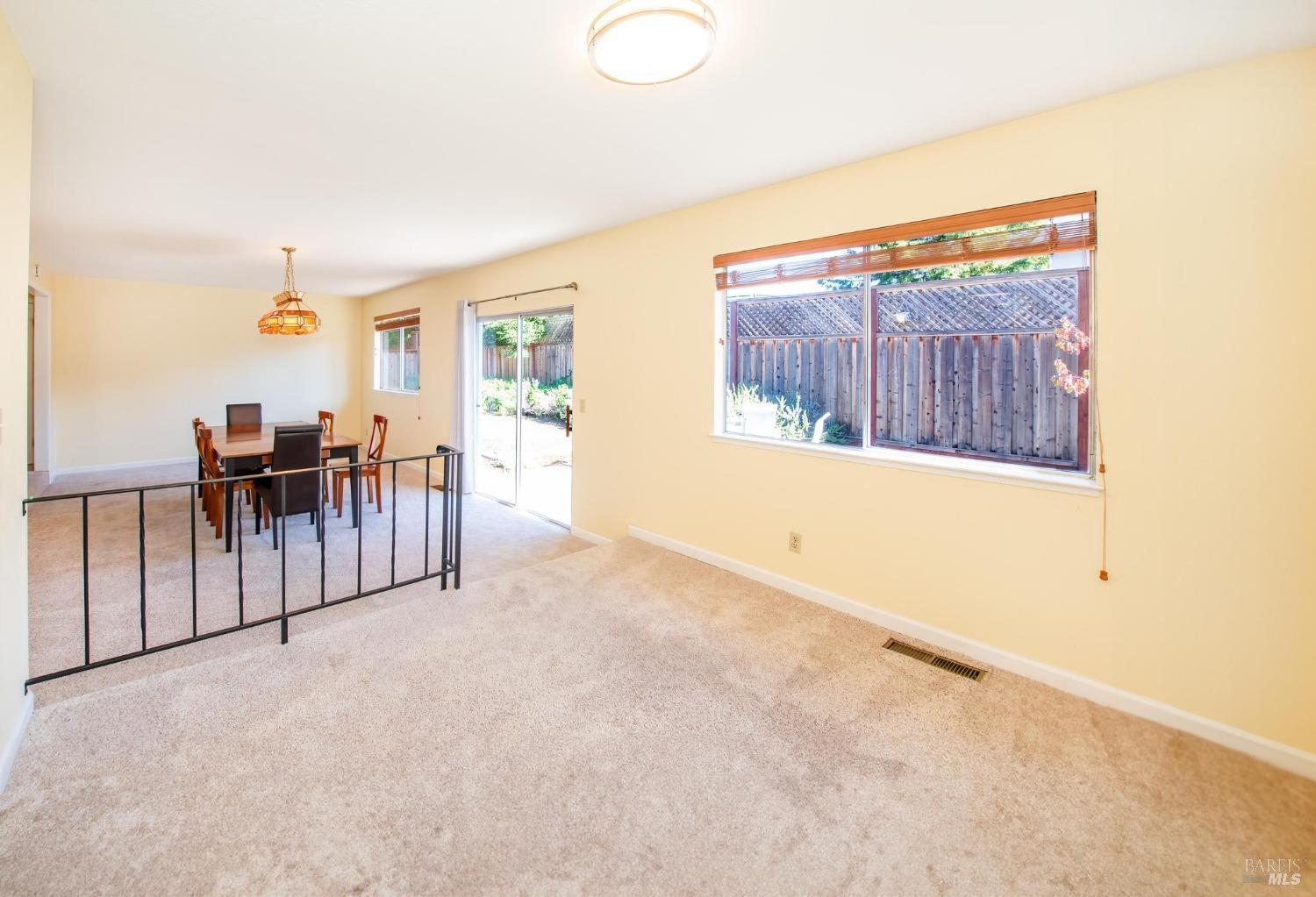 Detail Gallery Image 16 of 35 For 6066 Donna Ct, Rohnert Park,  CA 94928 - 3 Beds | 2 Baths