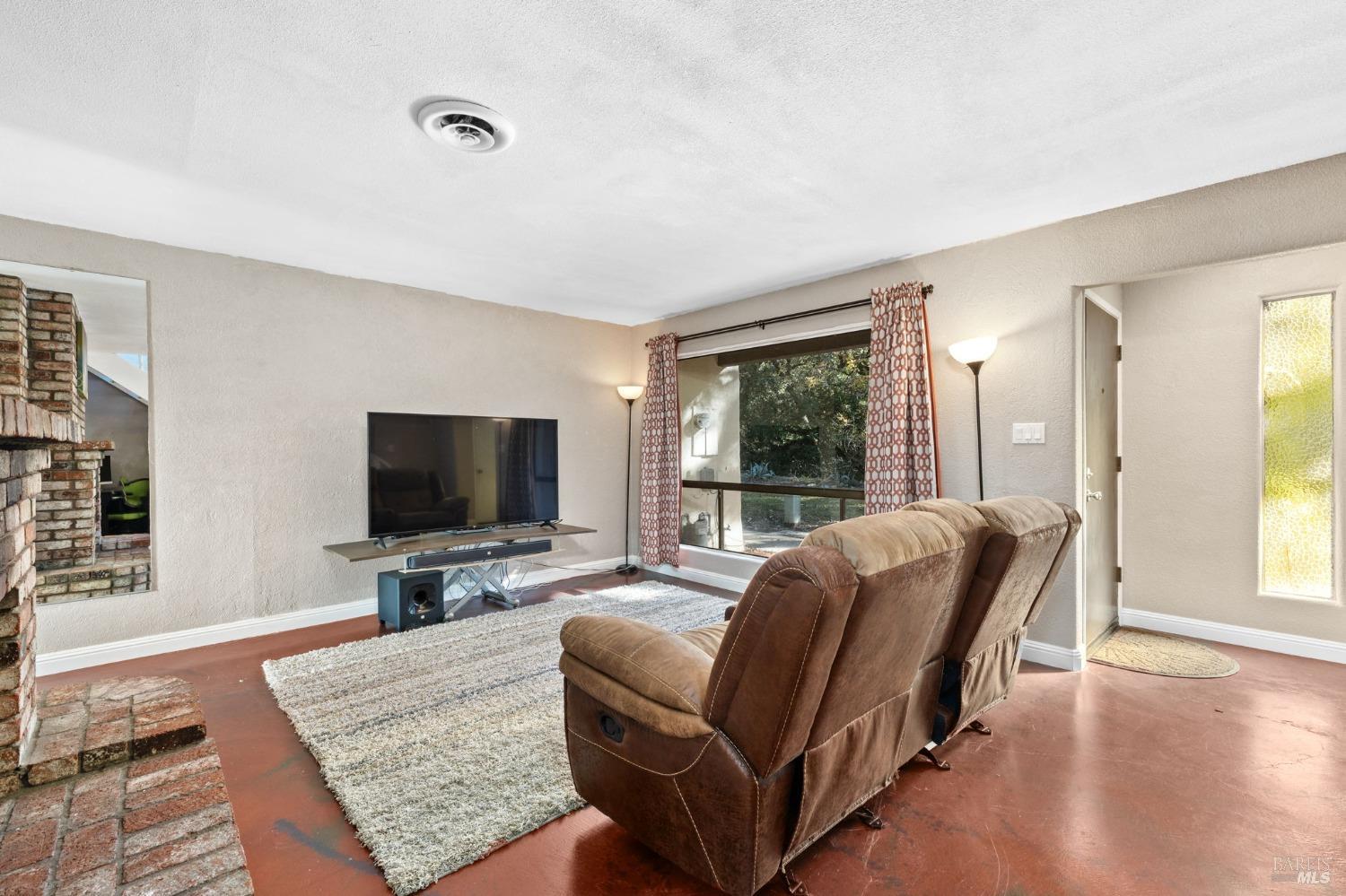 Detail Gallery Image 10 of 42 For 255 Candlelight Dr, Santa Rosa,  CA 95403 - 3 Beds | 2 Baths