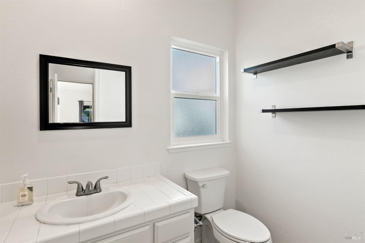 Detail Gallery Image 25 of 38 For 1027 Elsbree Ln, Windsor,  CA 95492 - 4 Beds | 2/1 Baths