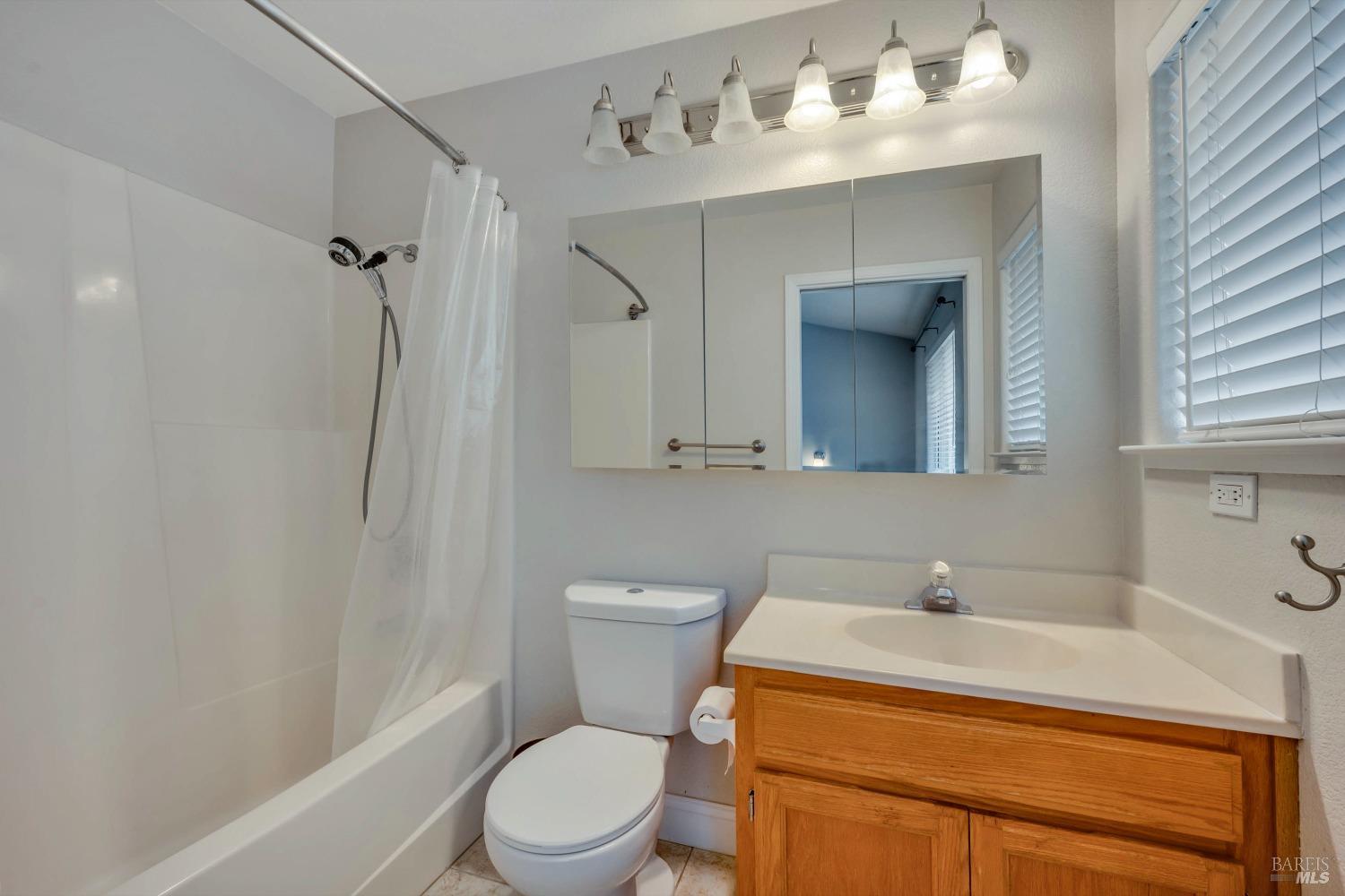 Detail Gallery Image 14 of 23 For 1755 Eardley Ave, Santa Rosa,  CA 95401 - 2 Beds | 2 Baths