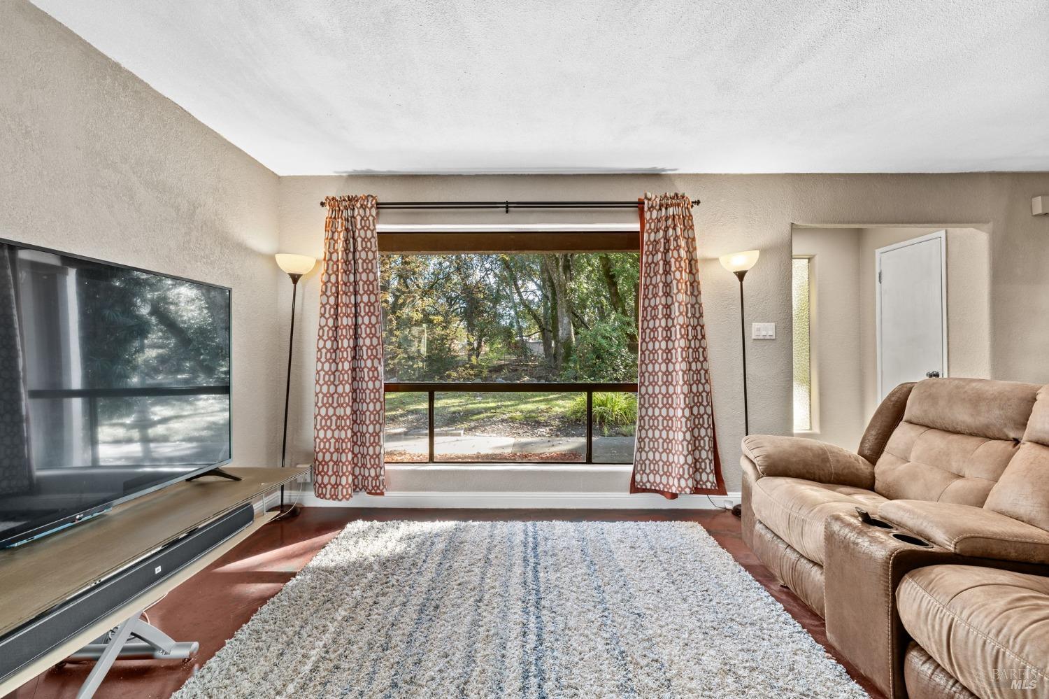 Detail Gallery Image 11 of 42 For 255 Candlelight Dr, Santa Rosa,  CA 95403 - 3 Beds | 2 Baths