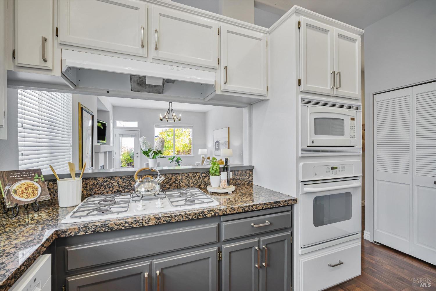 Detail Gallery Image 8 of 31 For 8216 Trione Cir, Windsor,  CA 95492 - 3 Beds | 2 Baths