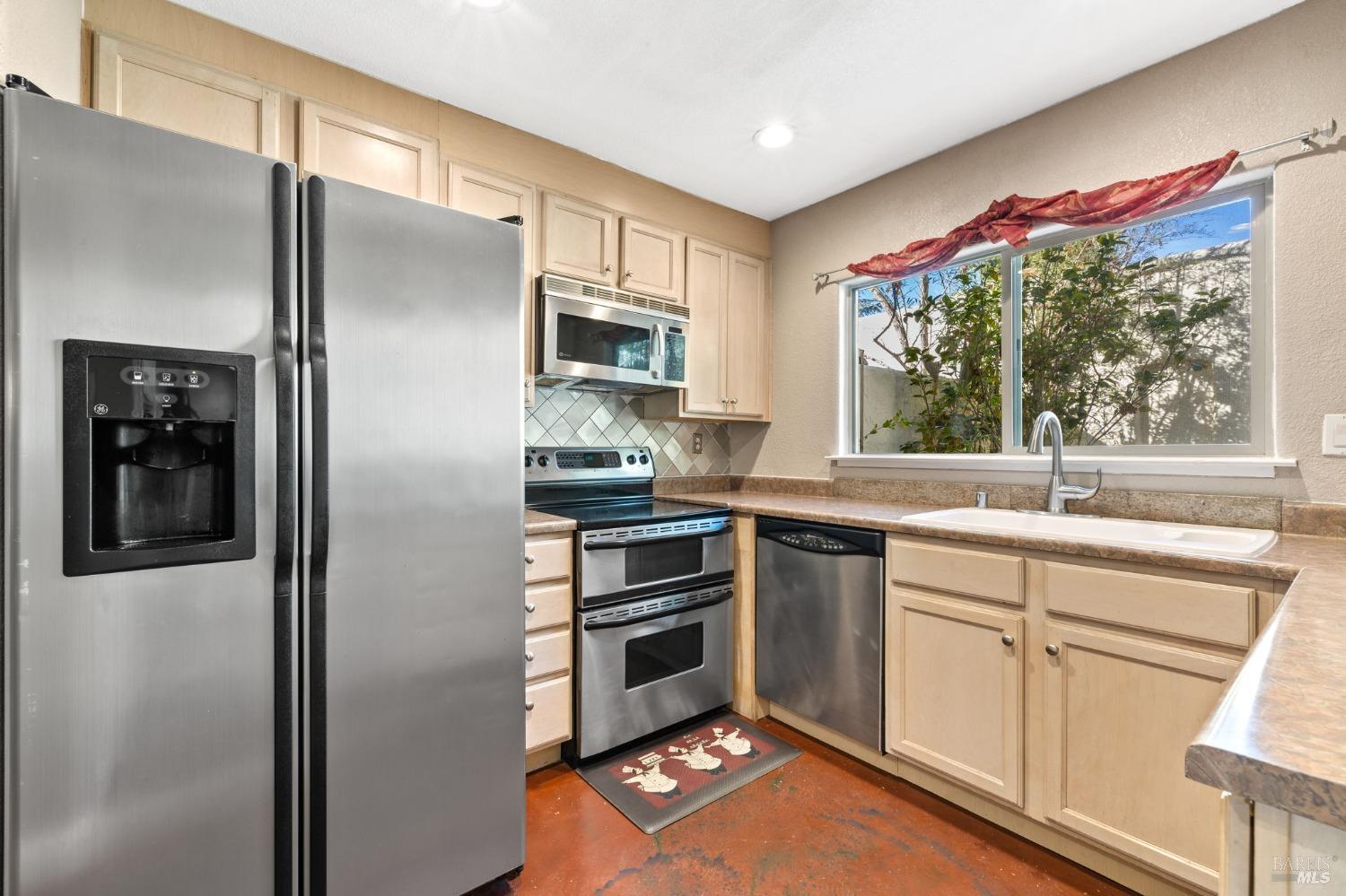 Detail Gallery Image 24 of 42 For 255 Candlelight Dr, Santa Rosa,  CA 95403 - 3 Beds | 2 Baths