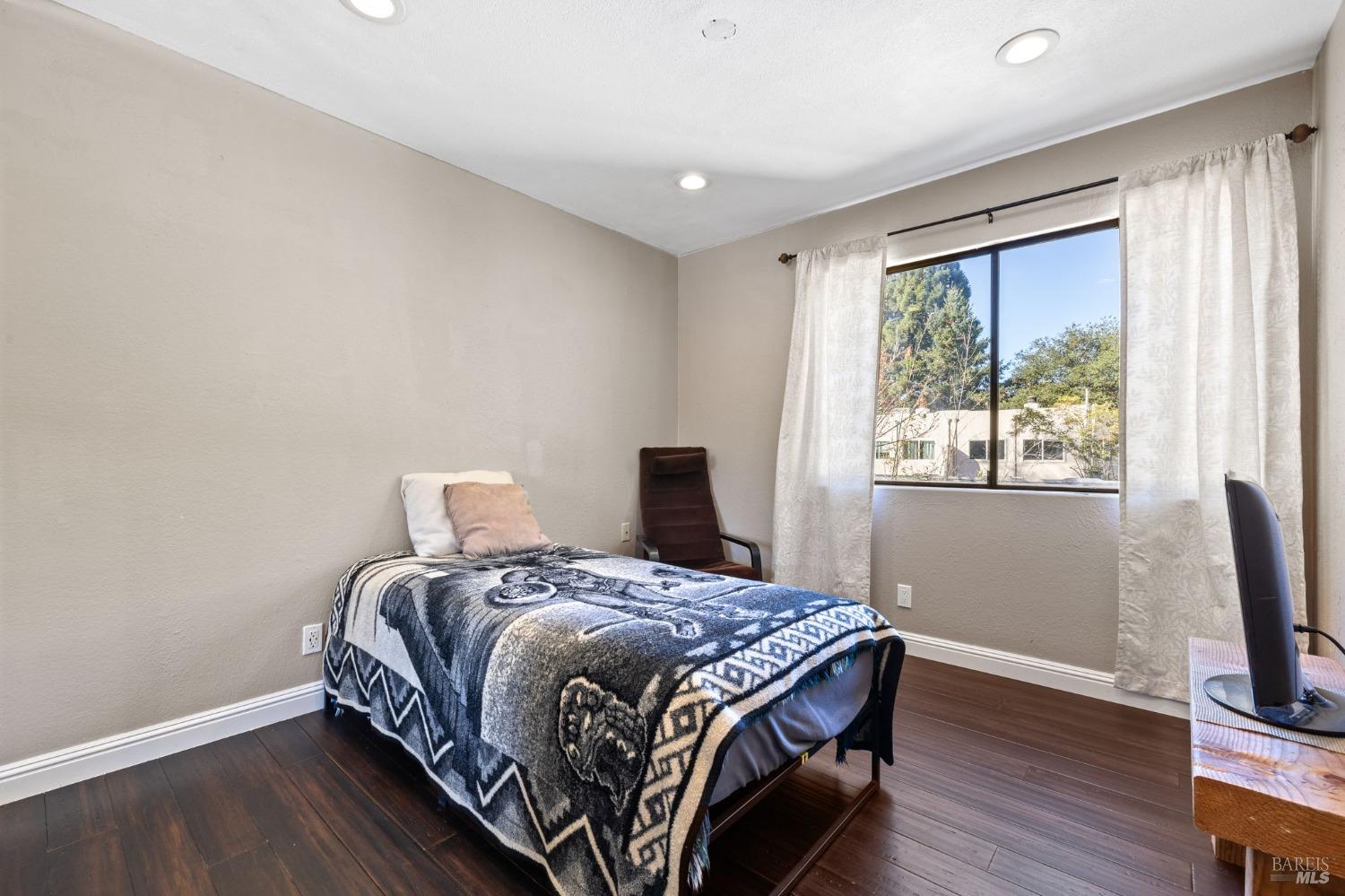 Detail Gallery Image 31 of 42 For 255 Candlelight Dr, Santa Rosa,  CA 95403 - 3 Beds | 2 Baths