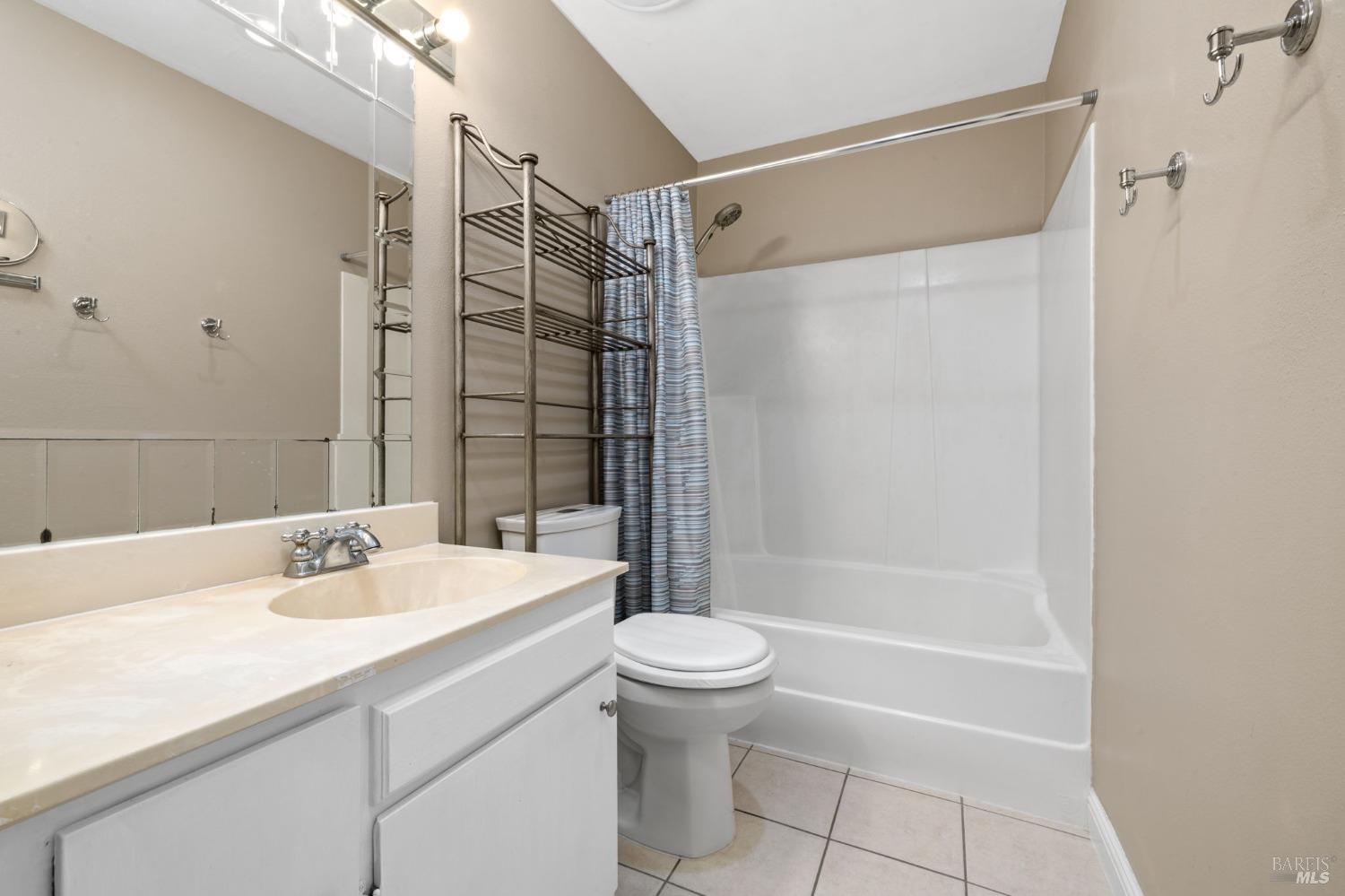 Detail Gallery Image 29 of 42 For 255 Candlelight Dr, Santa Rosa,  CA 95403 - 3 Beds | 2 Baths