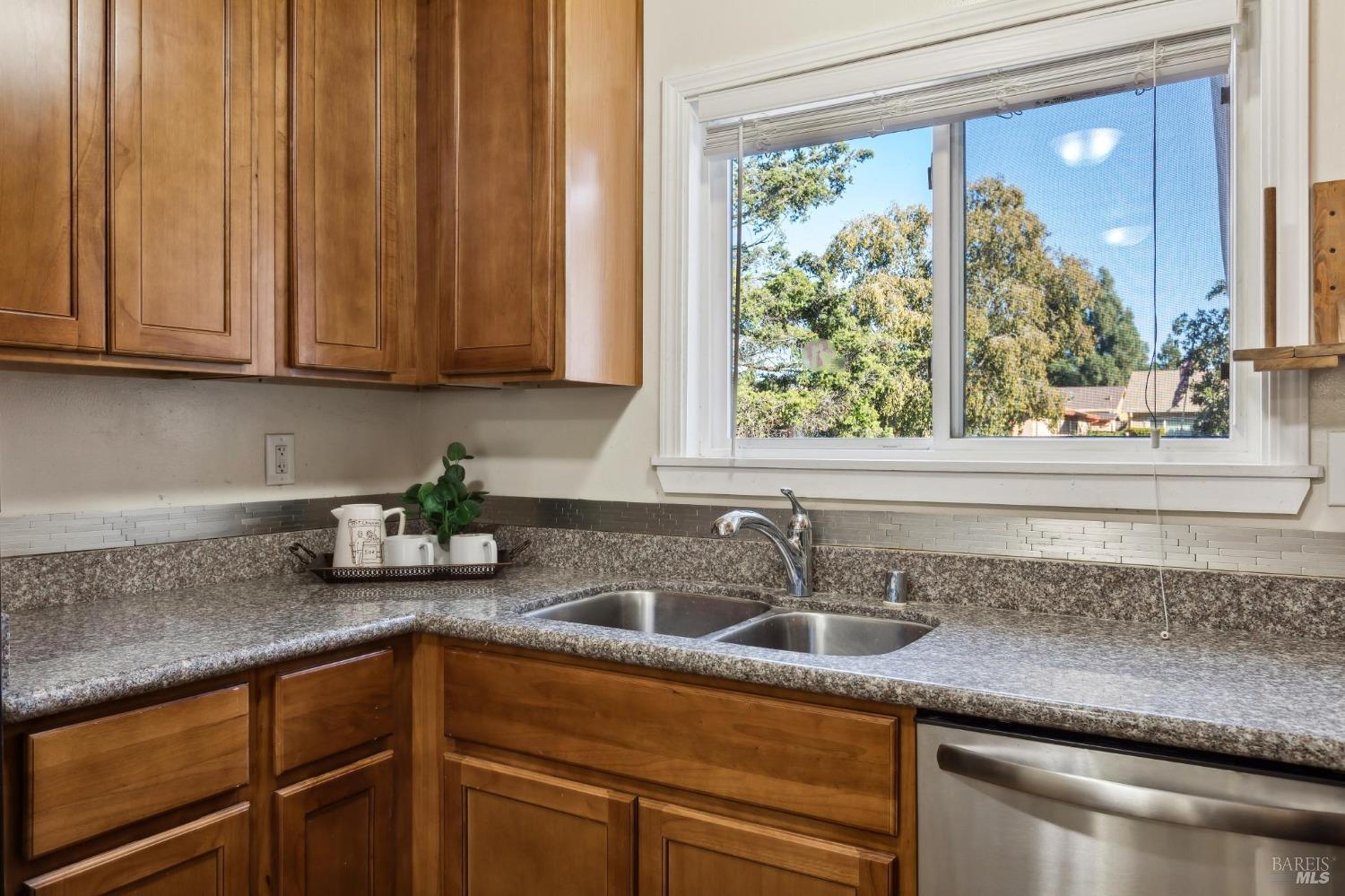 Detail Gallery Image 8 of 26 For 602 Shannon Dr, Suisun City,  CA 94585 - 3 Beds | 2 Baths