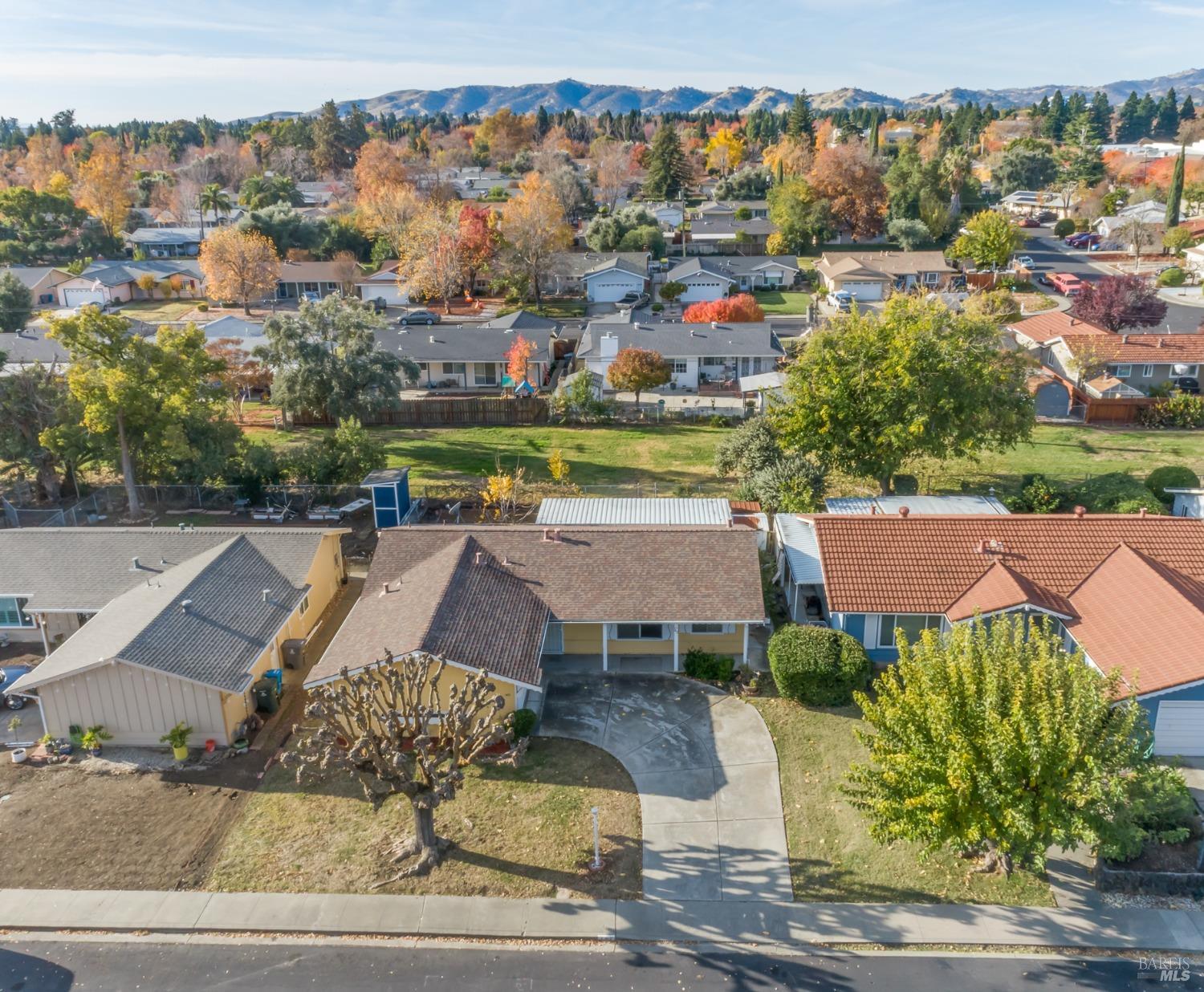 Detail Gallery Image 3 of 50 For 142 Mckinley Cir, Vacaville,  CA 95687 - 2 Beds | 2 Baths