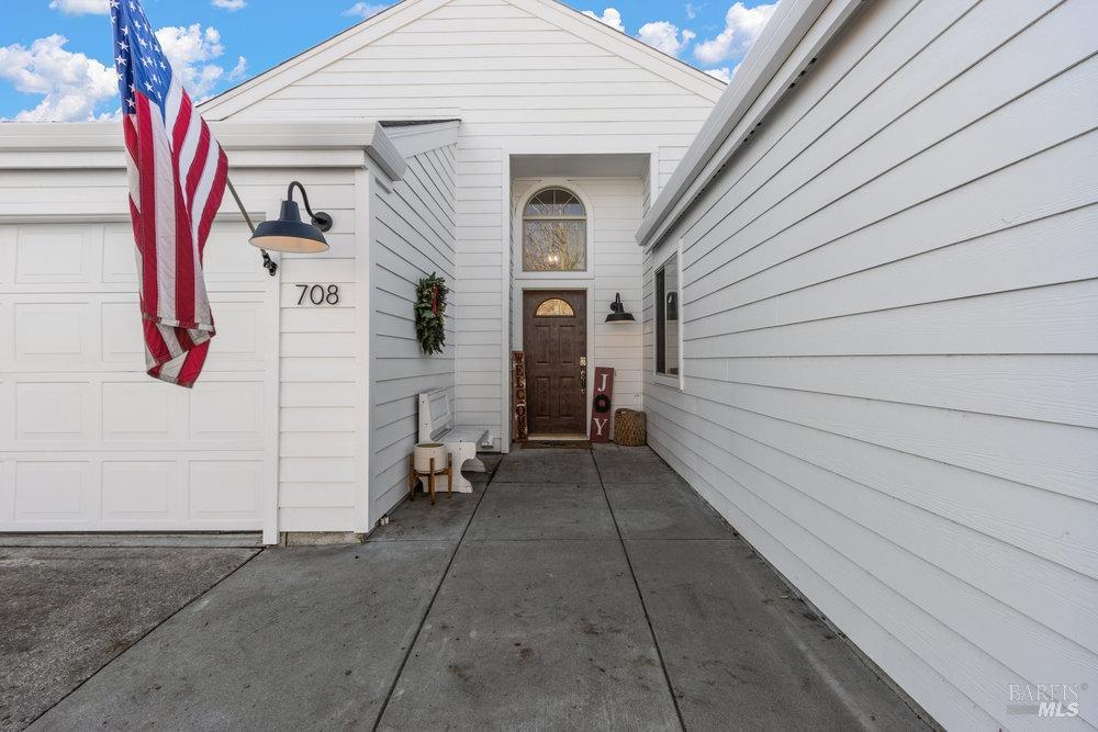 Detail Gallery Image 2 of 29 For 708 Rose Dr, Benicia,  CA 94510 - 3 Beds | 2 Baths