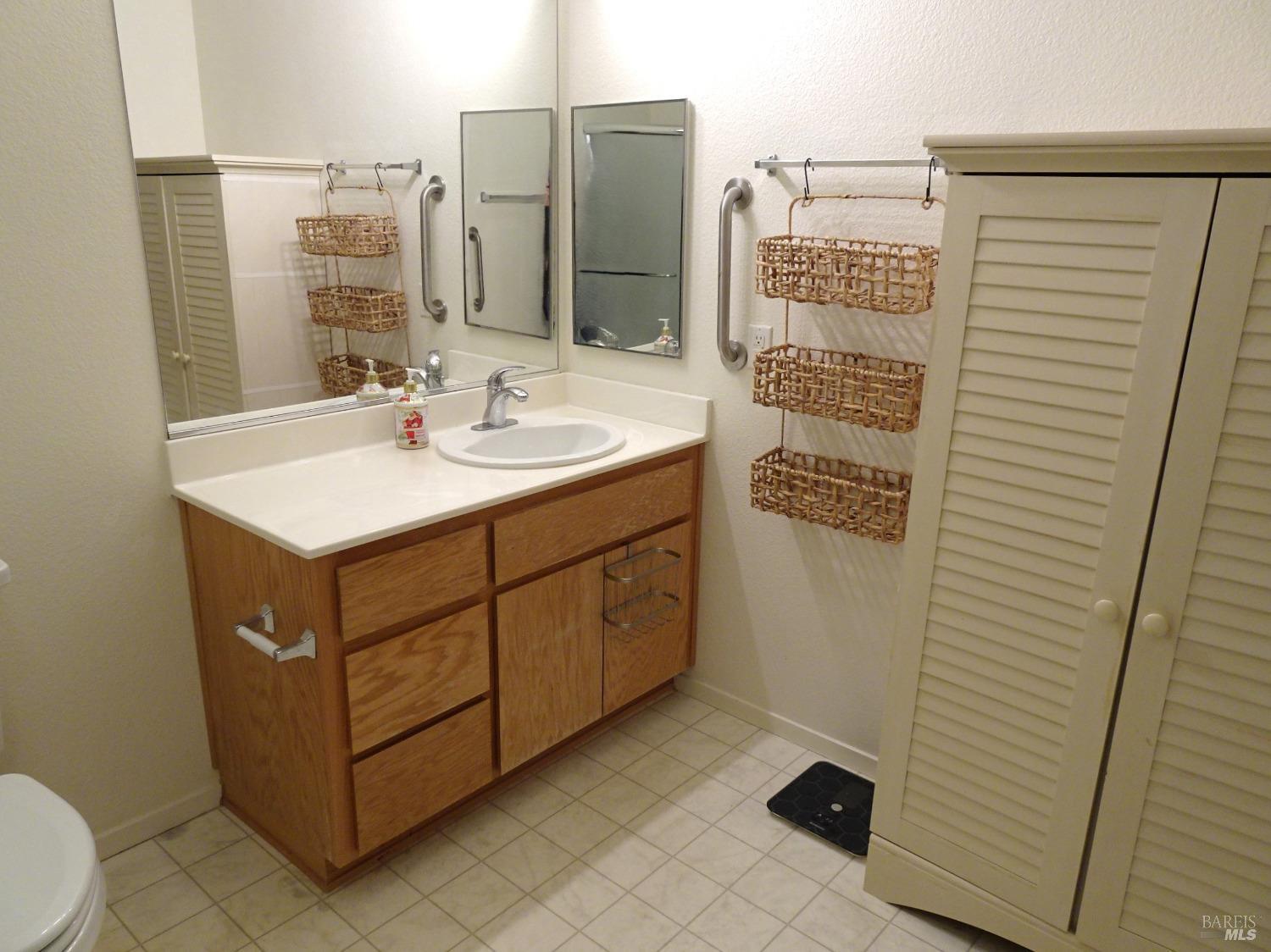 Detail Gallery Image 11 of 13 For 12 Oak Grove Dr #205,  Novato,  CA 94949 - 1 Beds | 1 Baths