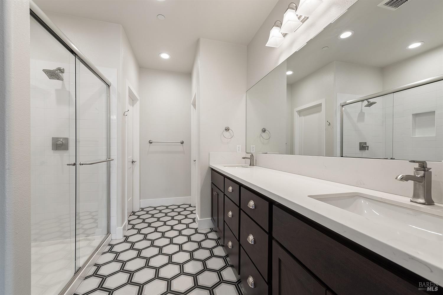 Detail Gallery Image 23 of 30 For 1659 Kerry Ln, Santa Rosa,  CA 95409 - 3 Beds | 2 Baths