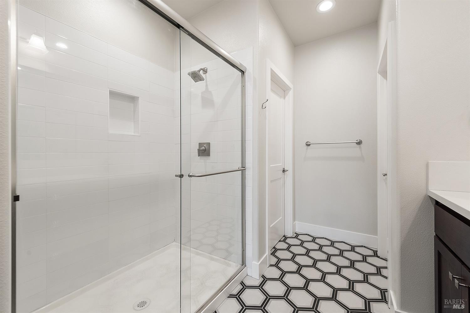 Detail Gallery Image 24 of 30 For 1659 Kerry Ln, Santa Rosa,  CA 95409 - 3 Beds | 2 Baths