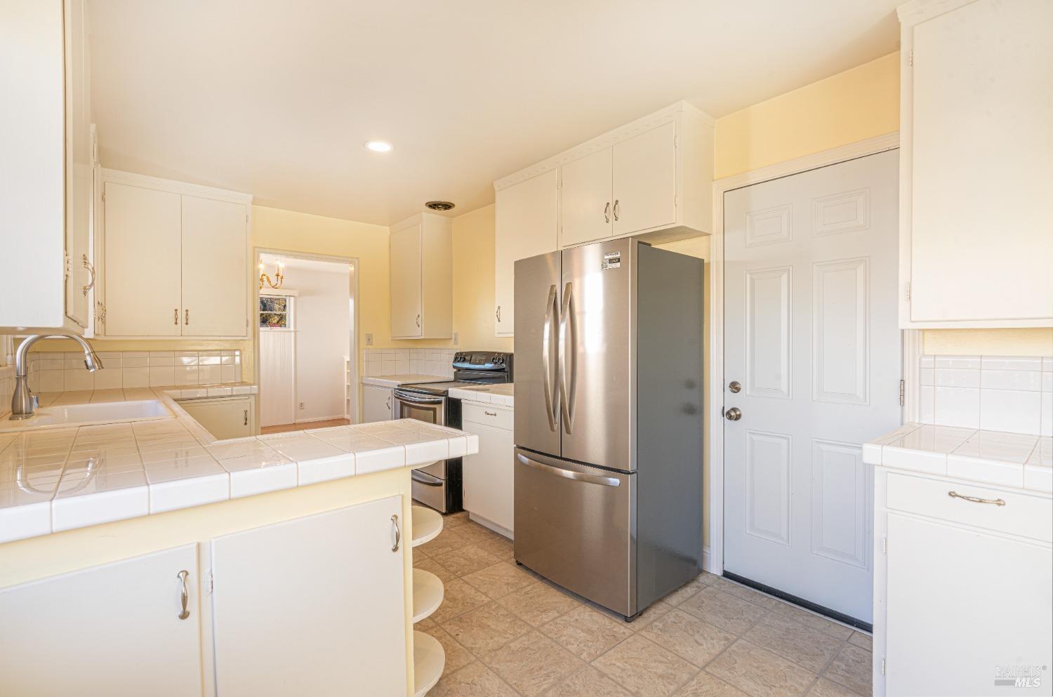 Detail Gallery Image 10 of 26 For 1941 Grace Dr, Santa Rosa,  CA 95404 - 3 Beds | 1/1 Baths