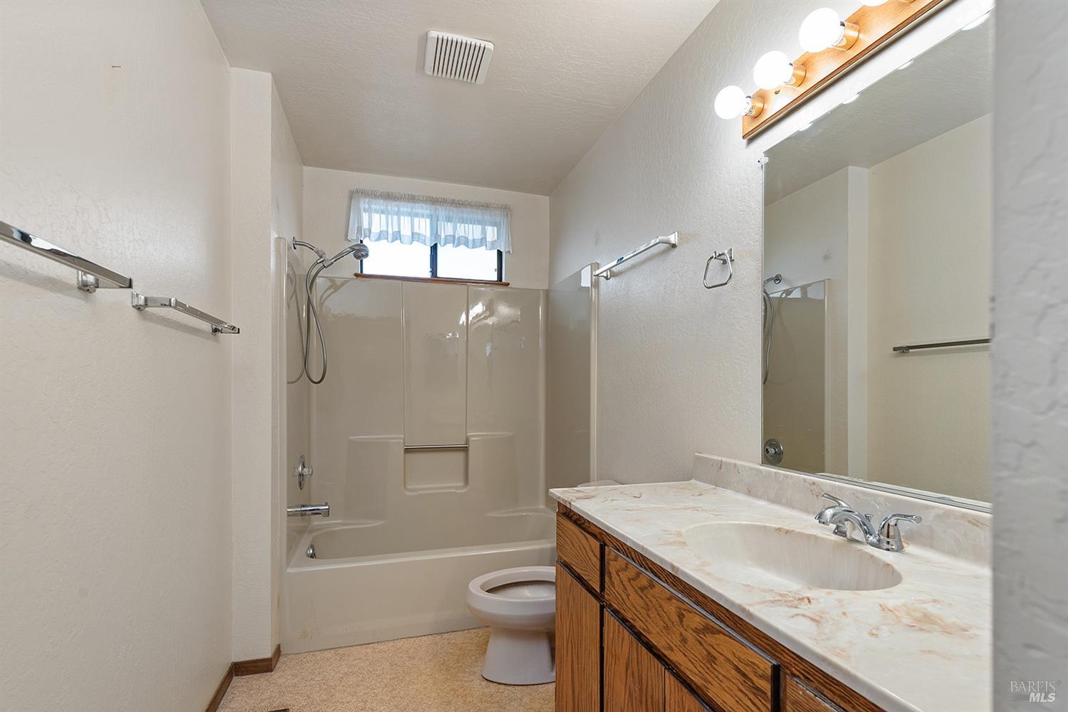 Detail Gallery Image 19 of 28 For 8000 Hill Dr, Sebastopol,  CA 95472 - 3 Beds | 2/1 Baths