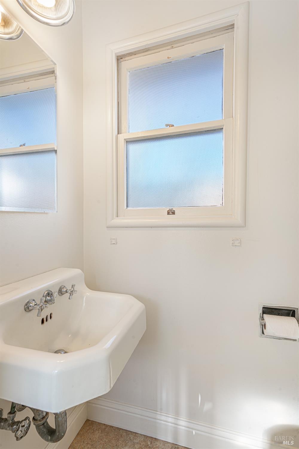 Detail Gallery Image 13 of 26 For 1941 Grace Dr, Santa Rosa,  CA 95404 - 3 Beds | 1/1 Baths