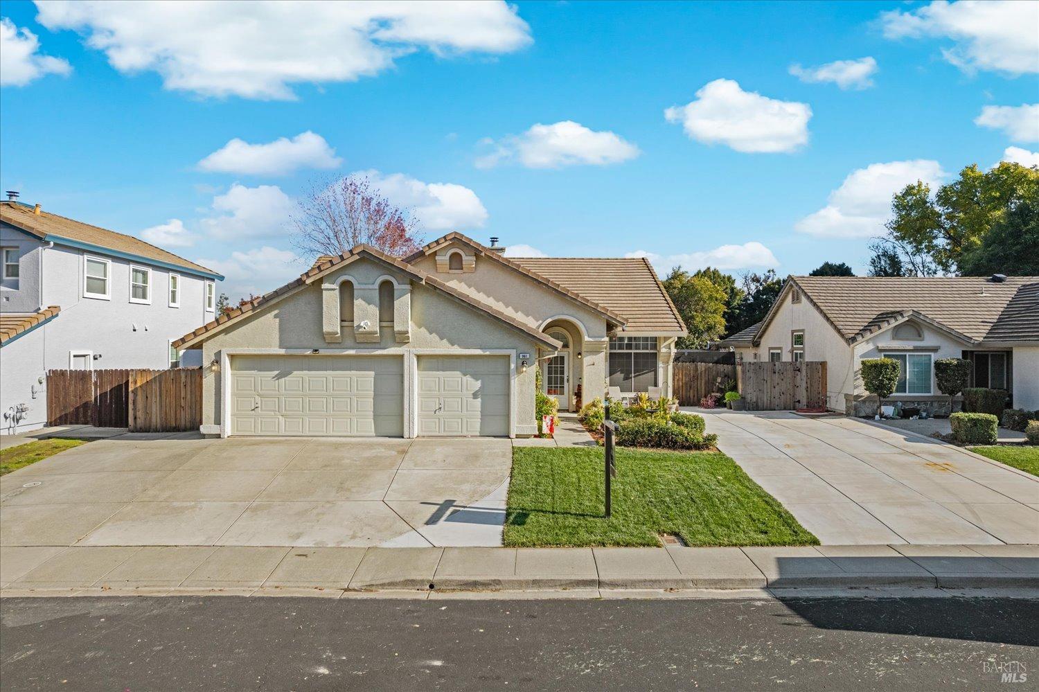 Detail Gallery Image 4 of 40 For 961 Copper Way, Vacaville,  CA 95687 - 4 Beds | 2 Baths