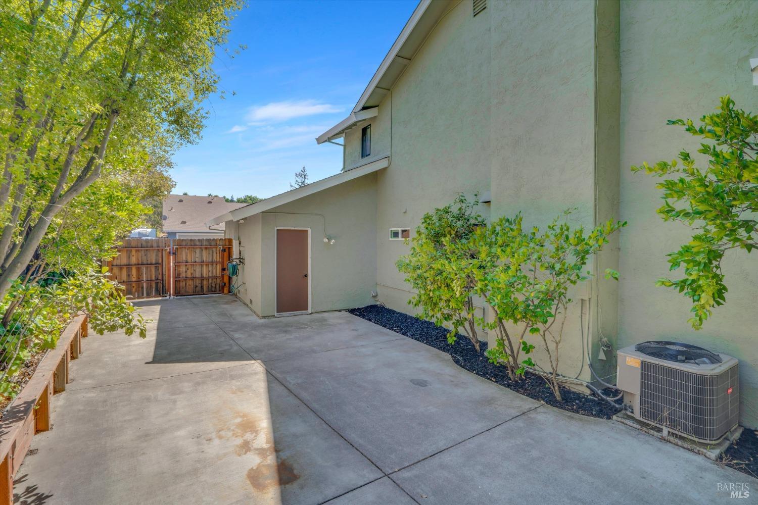 Detail Gallery Image 36 of 48 For 829 Dorset Way, Benicia,  CA 94510 - 4 Beds | 2/1 Baths