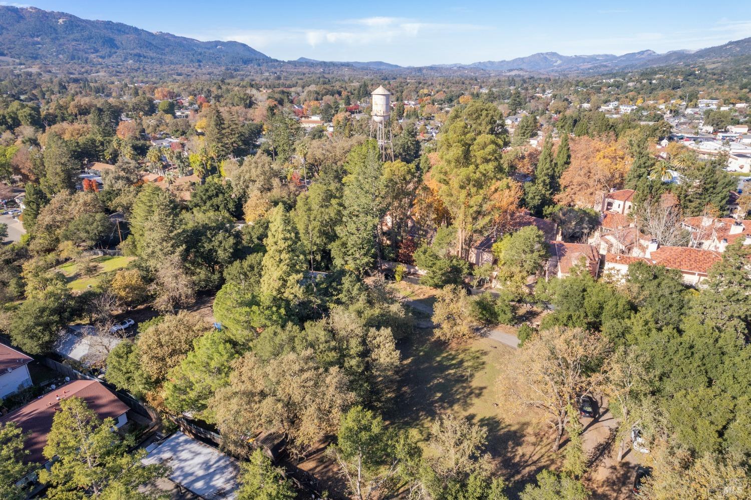 Detail Gallery Image 7 of 10 For 18350 Sierra Dr, Sonoma,  CA 95476 - 3 Beds | 2 Baths