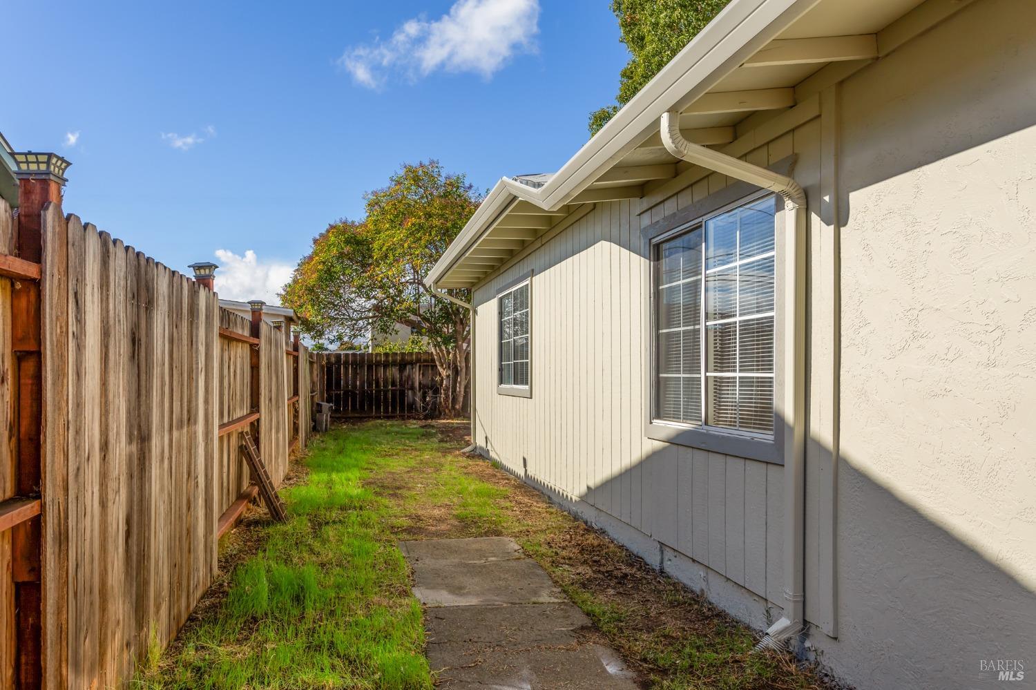 Detail Gallery Image 3 of 25 For 1749 Kidder Ave, Fairfield,  CA 94533 - 3 Beds | 2 Baths