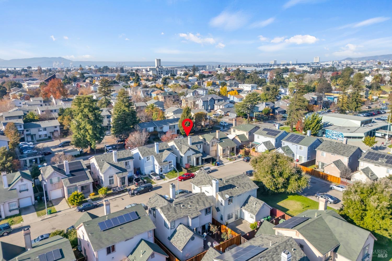 Detail Gallery Image 5 of 5 For 991 Village Cir, Oakland,  CA 94607 - 3 Beds | 2/5 Baths