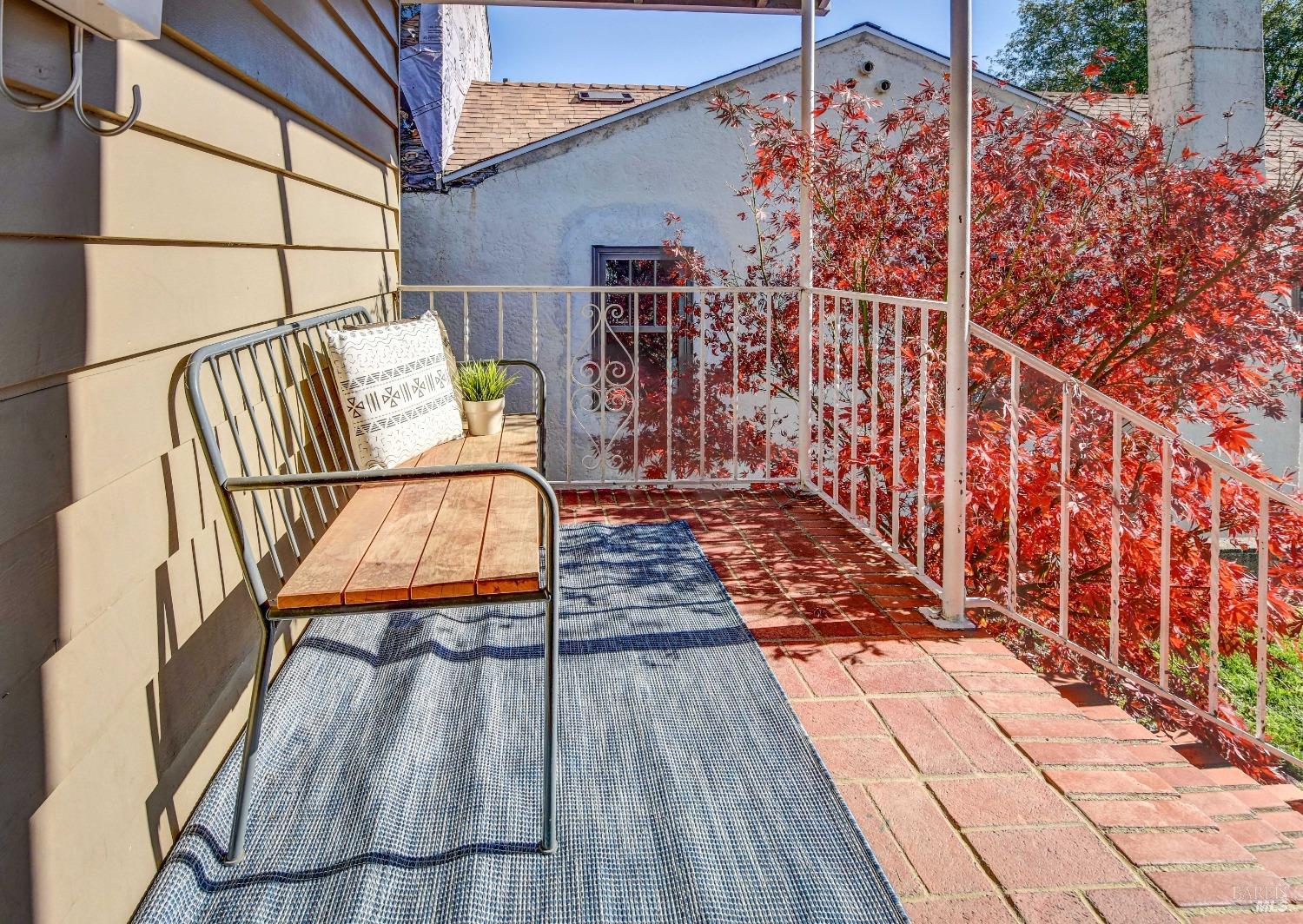 Detail Gallery Image 5 of 49 For 128 La Cresenda St, Vallejo,  CA 94590 - 3 Beds | 1 Baths