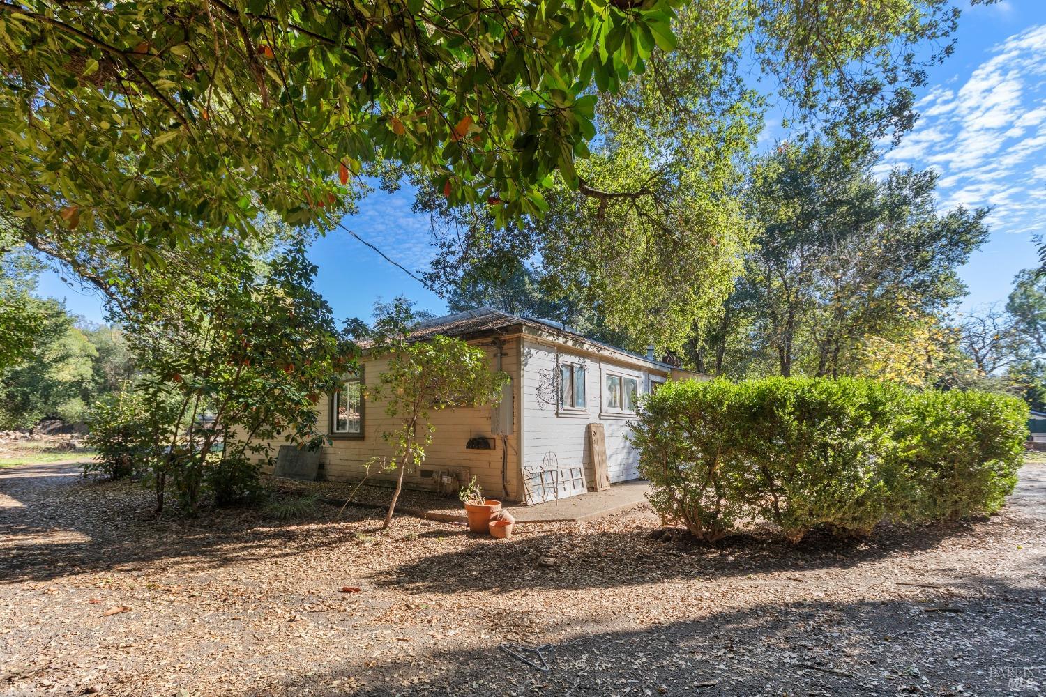 Detail Gallery Image 6 of 10 For 18350 Sierra Dr, Sonoma,  CA 95476 - 3 Beds | 2 Baths