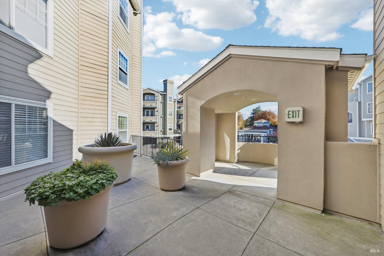 Detail Gallery Image 5 of 46 For 852 Diablo Ave #106,  Novato,  CA 94947 - 2 Beds | 2 Baths