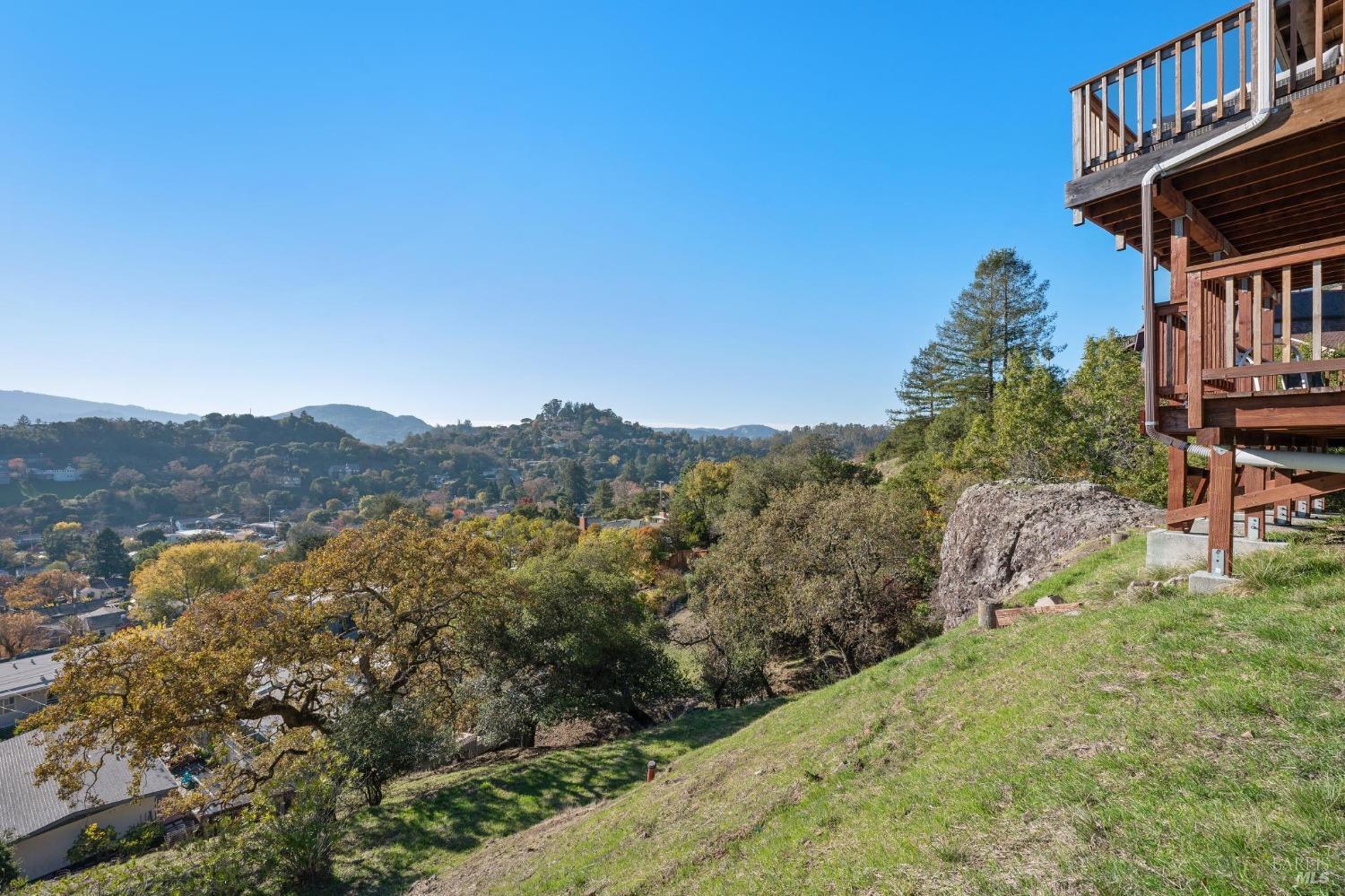 Detail Gallery Image 23 of 23 For 116 Maywood Way, San Rafael,  CA 94901 - 3 Beds | 3 Baths