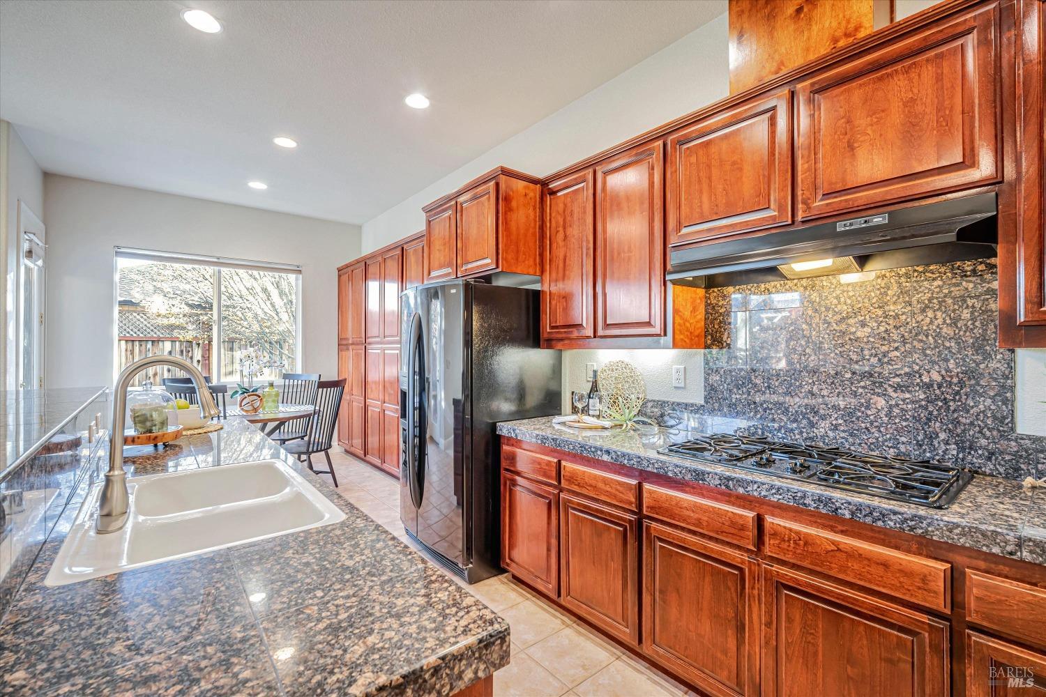 Detail Gallery Image 16 of 45 For 1173 Rochioli Dr, Windsor,  CA 95492 - 3 Beds | 2 Baths