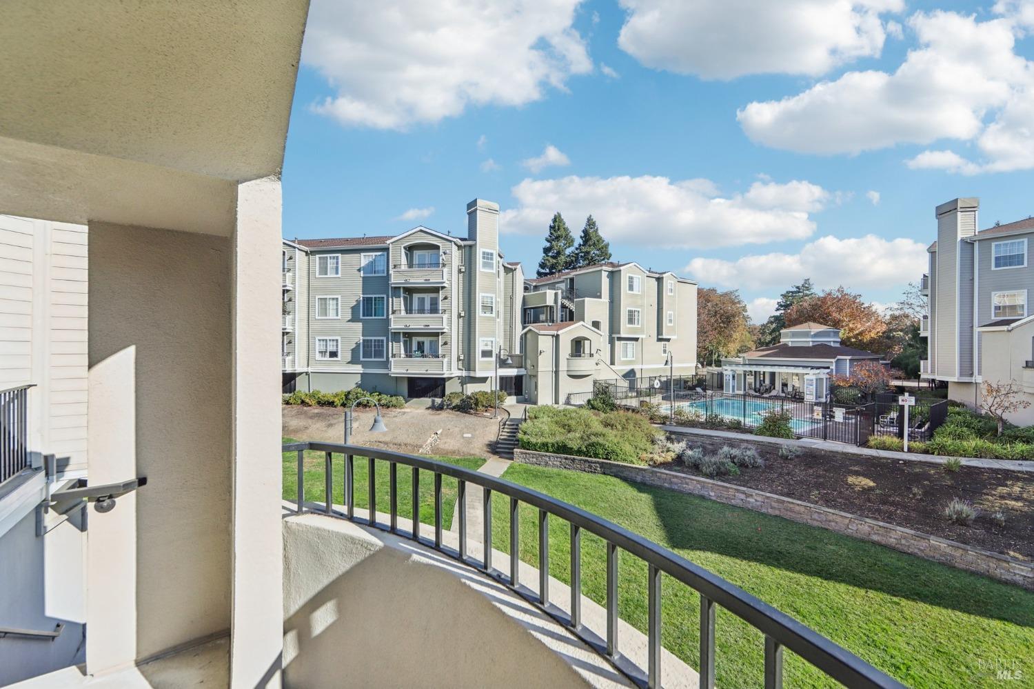 Detail Gallery Image 6 of 46 For 852 Diablo Ave #106,  Novato,  CA 94947 - 2 Beds | 2 Baths