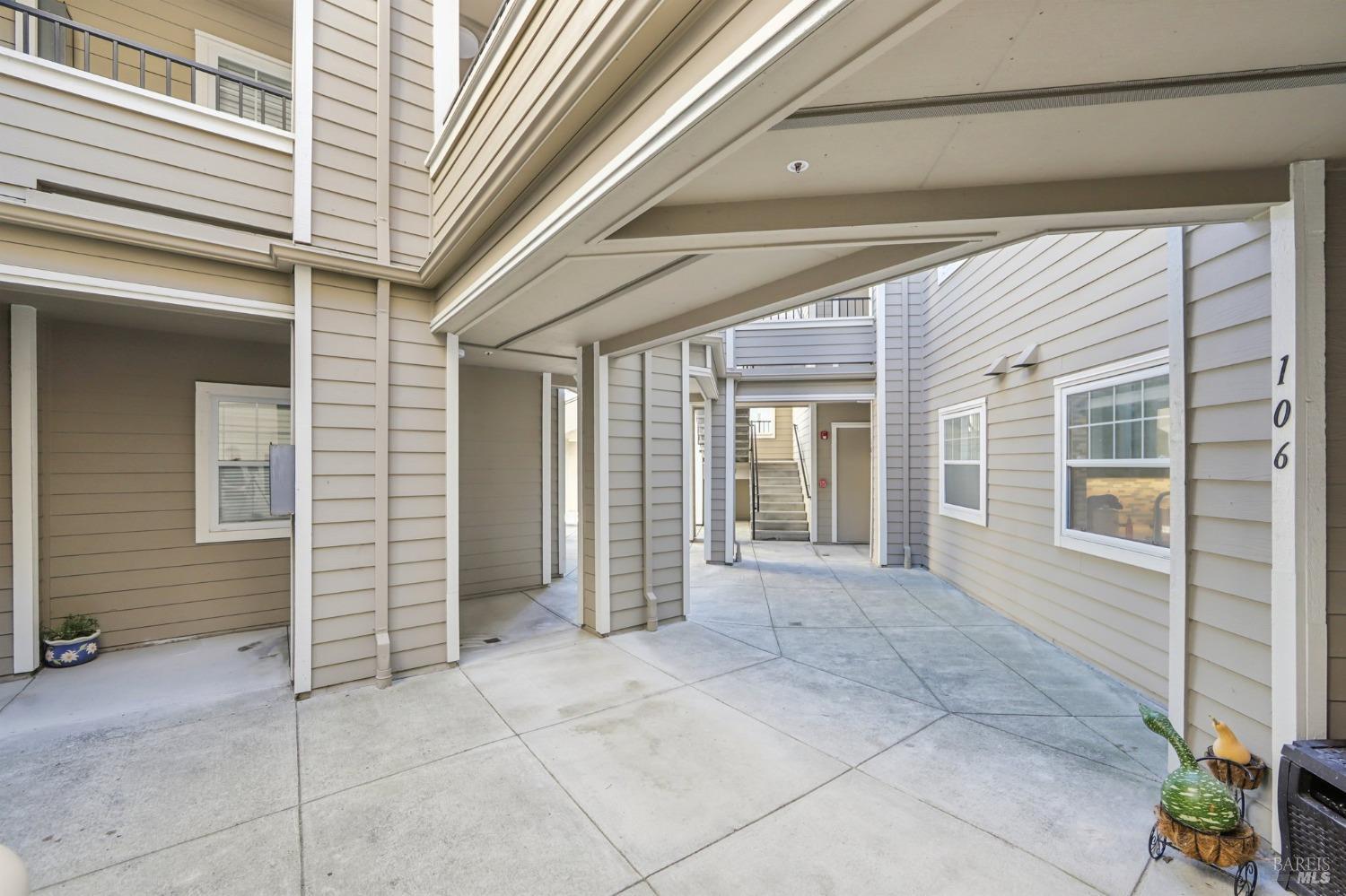 Detail Gallery Image 4 of 46 For 852 Diablo Ave #106,  Novato,  CA 94947 - 2 Beds | 2 Baths