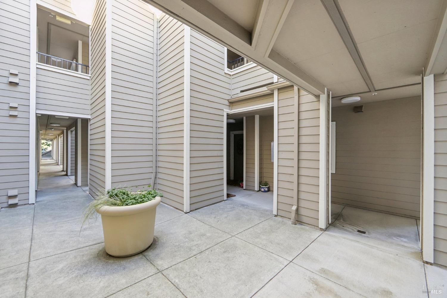 Detail Gallery Image 3 of 46 For 852 Diablo Ave #106,  Novato,  CA 94947 - 2 Beds | 2 Baths