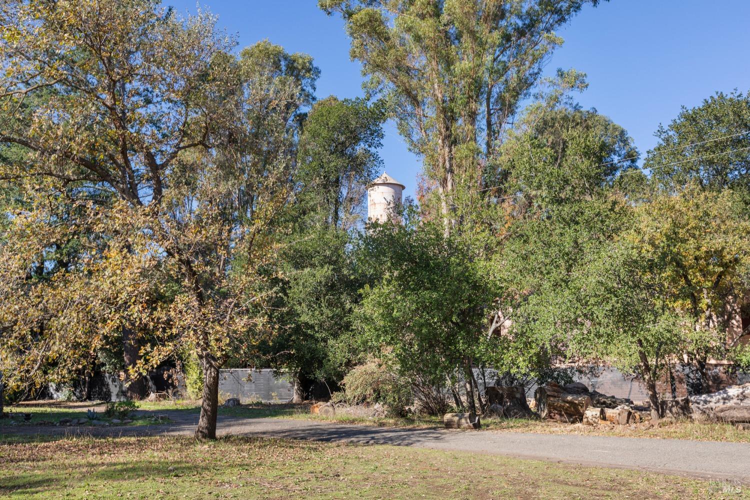 Detail Gallery Image 5 of 10 For 18350 Sierra Dr, Sonoma,  CA 95476 - 3 Beds | 2 Baths