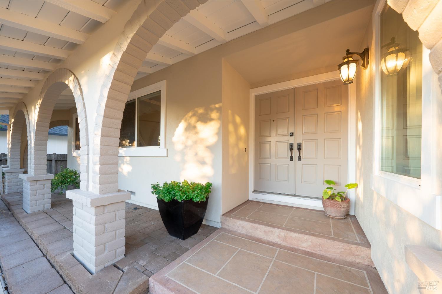 Detail Gallery Image 3 of 20 For 2035 Parrish Dr, Santa Rosa,  CA 95404 - 3 Beds | 2 Baths