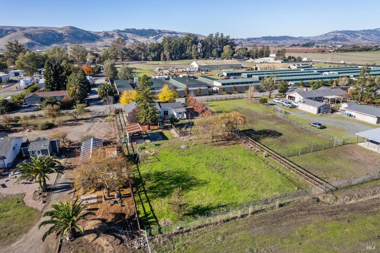 Detail Gallery Image 12 of 62 For 23202 Maffei Rd, Sonoma,  CA 95476 - 3 Beds | 1/1 Baths