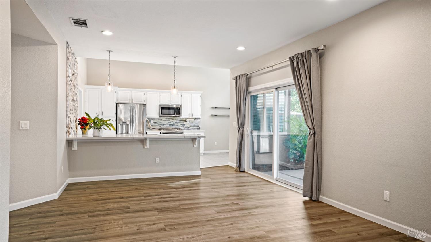 Detail Gallery Image 27 of 54 For 160 Oak Creek Ct, Vacaville,  CA 95687 - 4 Beds | 2/1 Baths