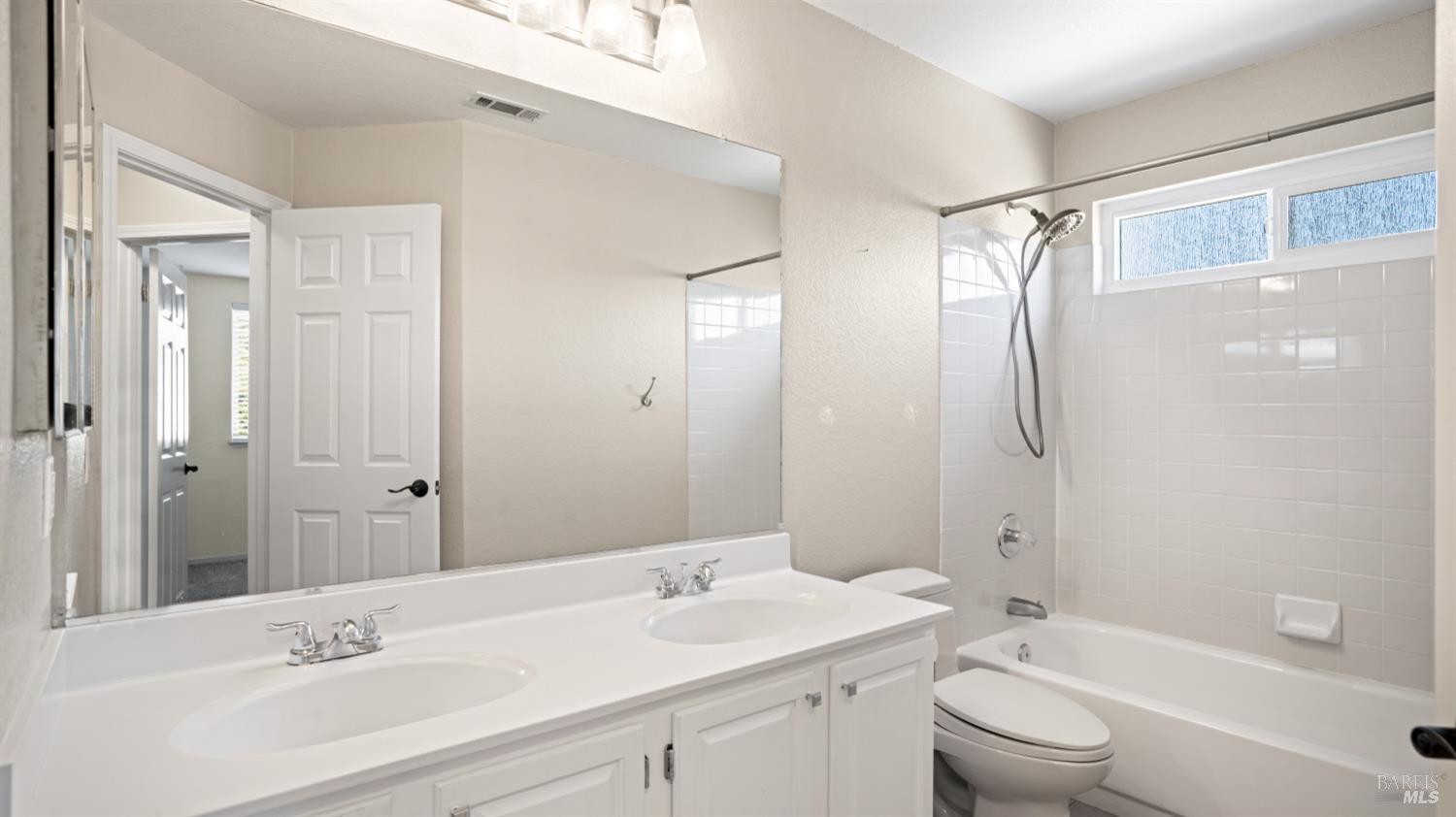 Detail Gallery Image 39 of 54 For 160 Oak Creek Ct, Vacaville,  CA 95687 - 4 Beds | 2/1 Baths