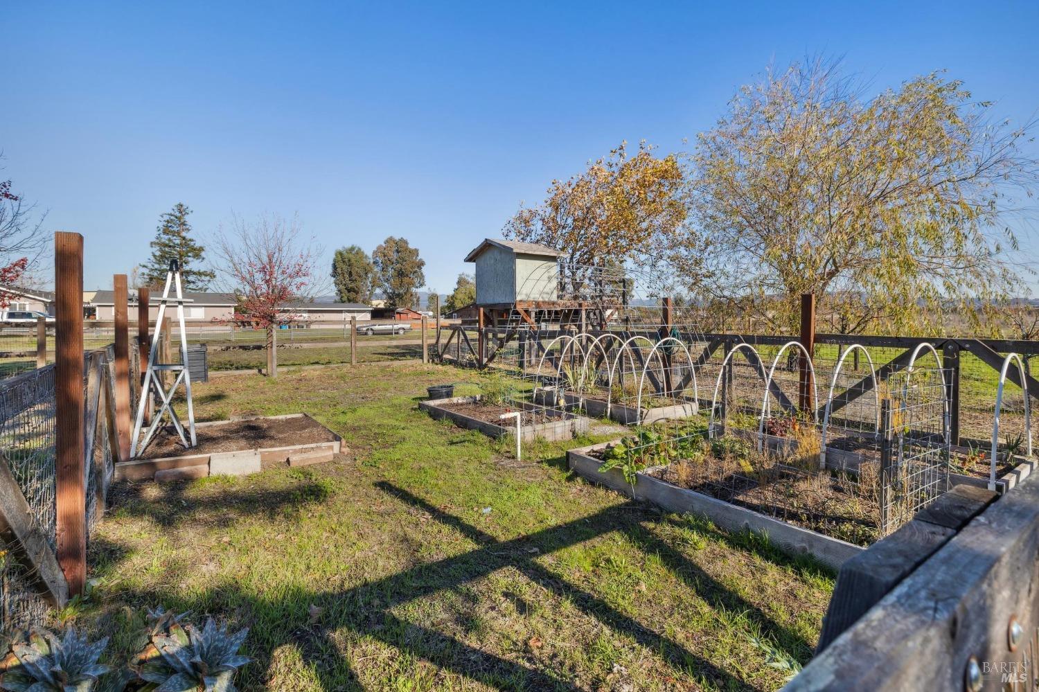 Detail Gallery Image 13 of 62 For 23202 Maffei Rd, Sonoma,  CA 95476 - 3 Beds | 1/1 Baths