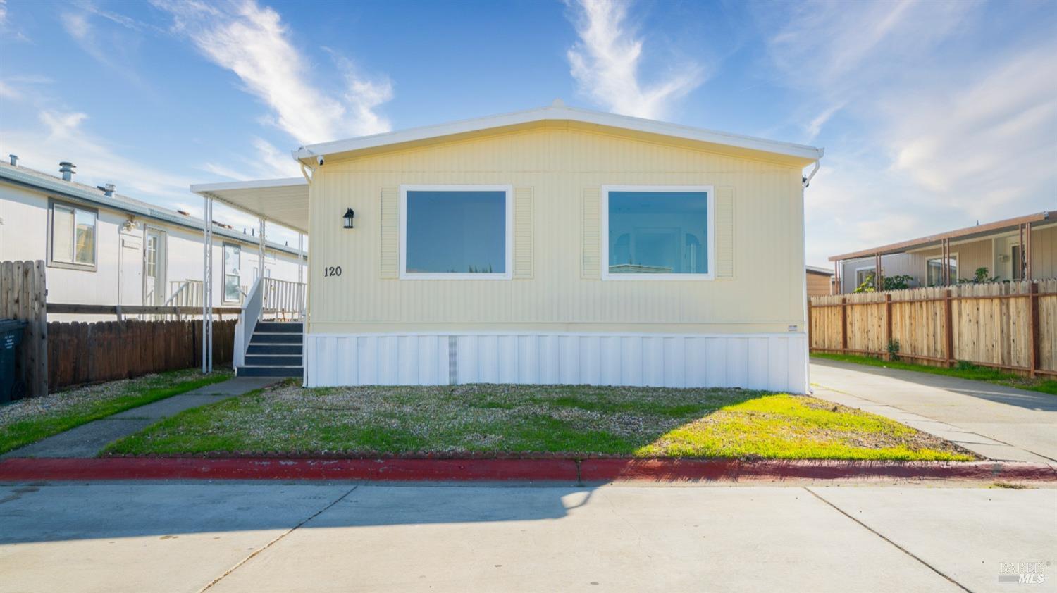 Detail Gallery Image 2 of 37 For 120 Century Ct, Fairfield,  CA 94533 - 2 Beds | 2 Baths