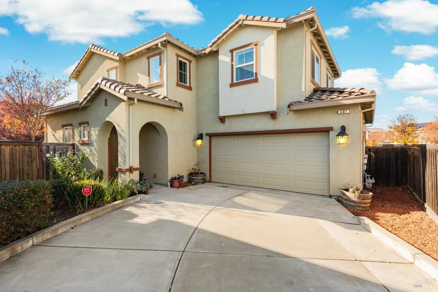 Detail Gallery Image 1 of 71 For 607 Embassy Cir, Vacaville,  CA 95688 - 3 Beds | 2/1 Baths