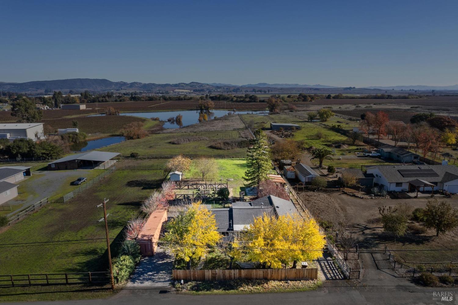 Detail Gallery Image 4 of 62 For 23202 Maffei Rd, Sonoma,  CA 95476 - 3 Beds | 1/1 Baths