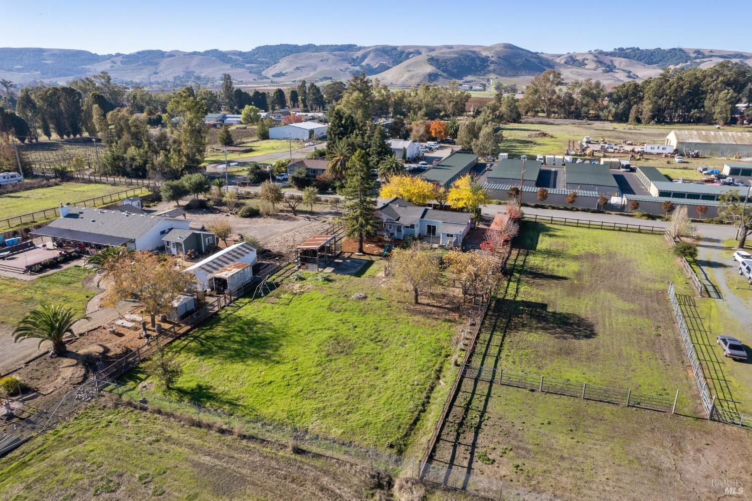 Detail Gallery Image 7 of 62 For 23202 Maffei Rd, Sonoma,  CA 95476 - 3 Beds | 1/1 Baths