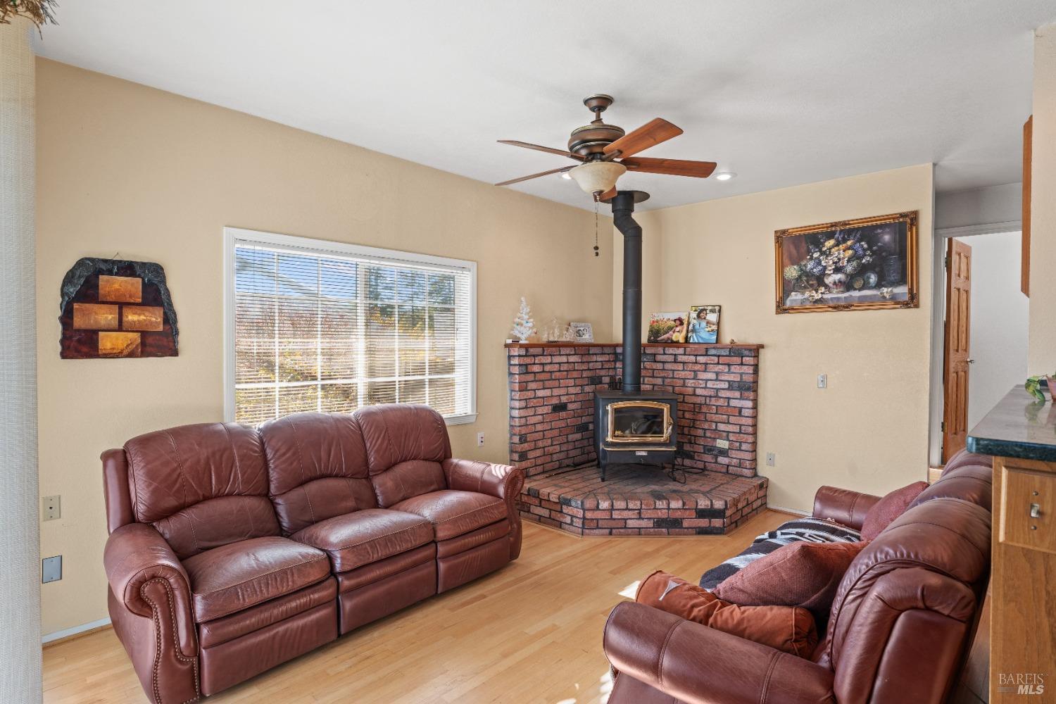 Detail Gallery Image 7 of 23 For 27009 Hawk Ct, Willits,  CA 95490 - 4 Beds | 2/1 Baths