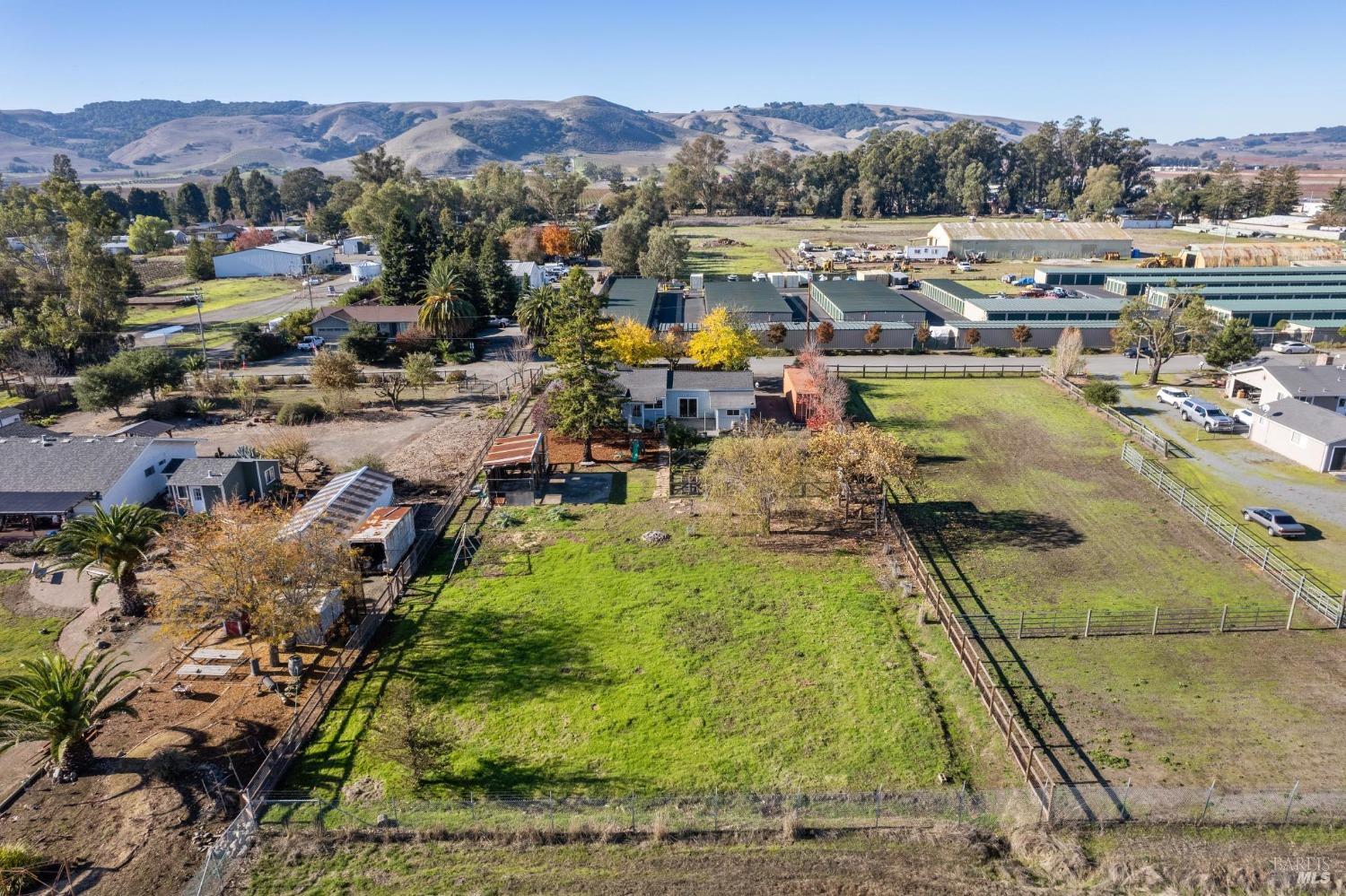 Detail Gallery Image 6 of 62 For 23202 Maffei Rd, Sonoma,  CA 95476 - 3 Beds | 1/1 Baths